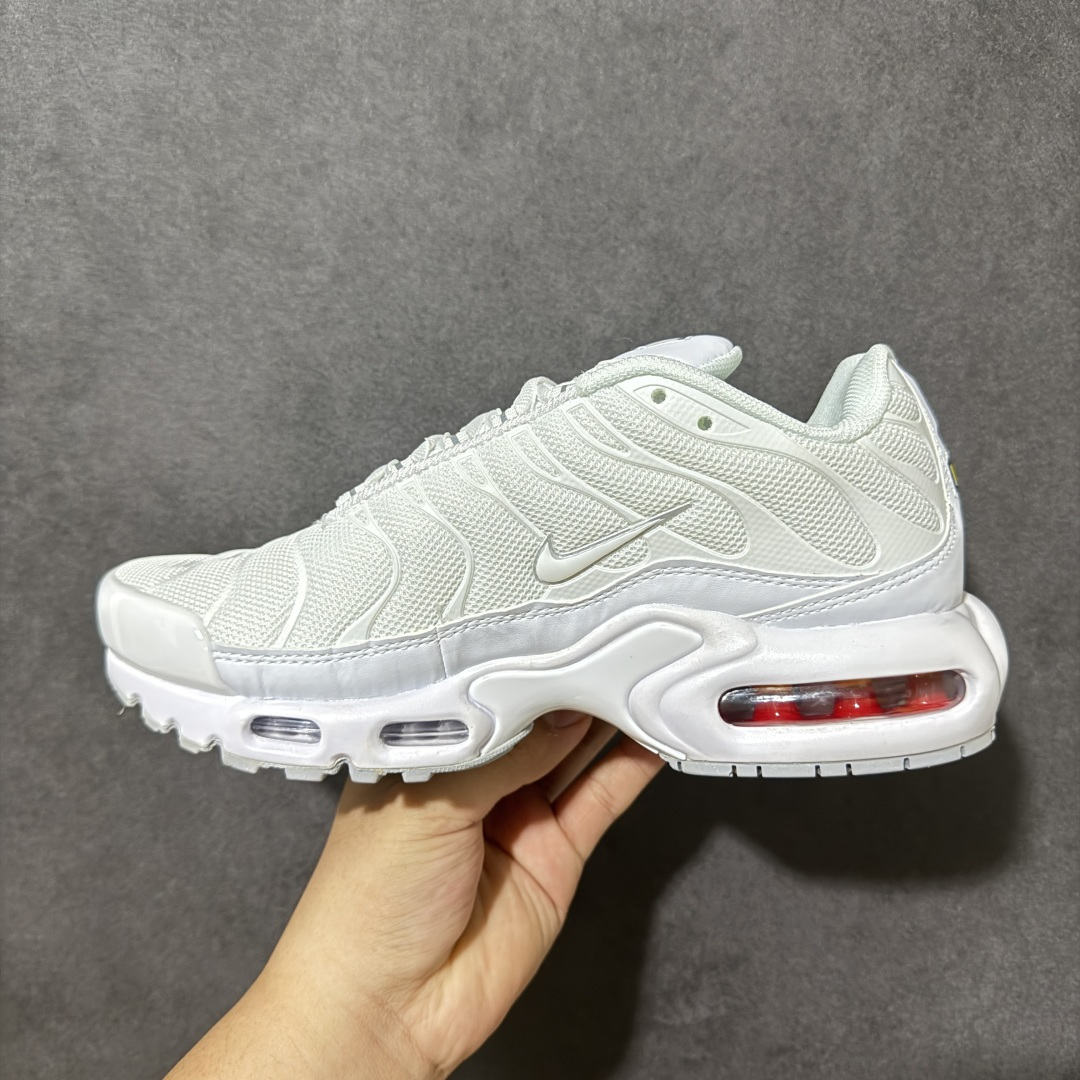 图片[2]-【公司级】NK Air Max Plus TN 复古气垫跑鞋 大厂出品 多道QC标准品控质检 整体配色采用撞色妆点 鞋面网眼布和皮革材质打造 中底搭载 Air Max 科技 保证了日常穿着的缓震性！鞋垫处和鞋后跟印有 TN 字样 彰显鞋款身份 货号：604133-139 尺码：36-45没半码-选品中心
