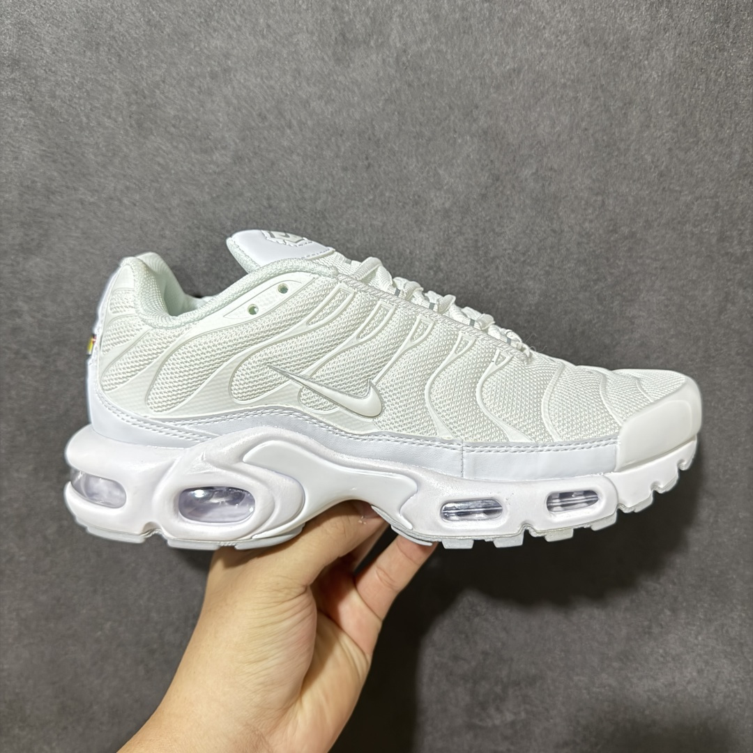 【公司级】NK Air Max Plus TN 复古气垫跑鞋 大厂出品 多道QC标准品控质检 整体配色采用撞色妆点 鞋面网眼布和皮革材质打造 中底搭载 Air Max 科技 保证了日常穿着的缓震性！鞋垫处和鞋后跟印有 TN 字样 彰显鞋款身份 货号：604133-139 尺码：36-45没半码-选品中心