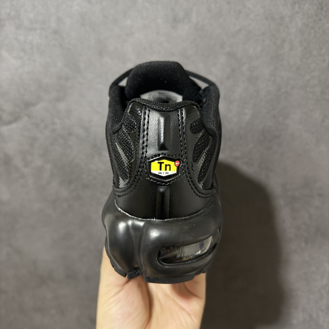 图片[4]-【公司级】NK Air Max Plus TN 复古气垫跑鞋 大厂出品 多道QC标准品控质检 整体配色采用撞色妆点 鞋面网眼布和皮革材质打造 中底搭载 Air Max 科技 保证了日常穿着的缓震性！鞋垫处和鞋后跟印有 TN 字样 彰显鞋款身份 货号：DM2362-002 尺码：36-45-选品中心
