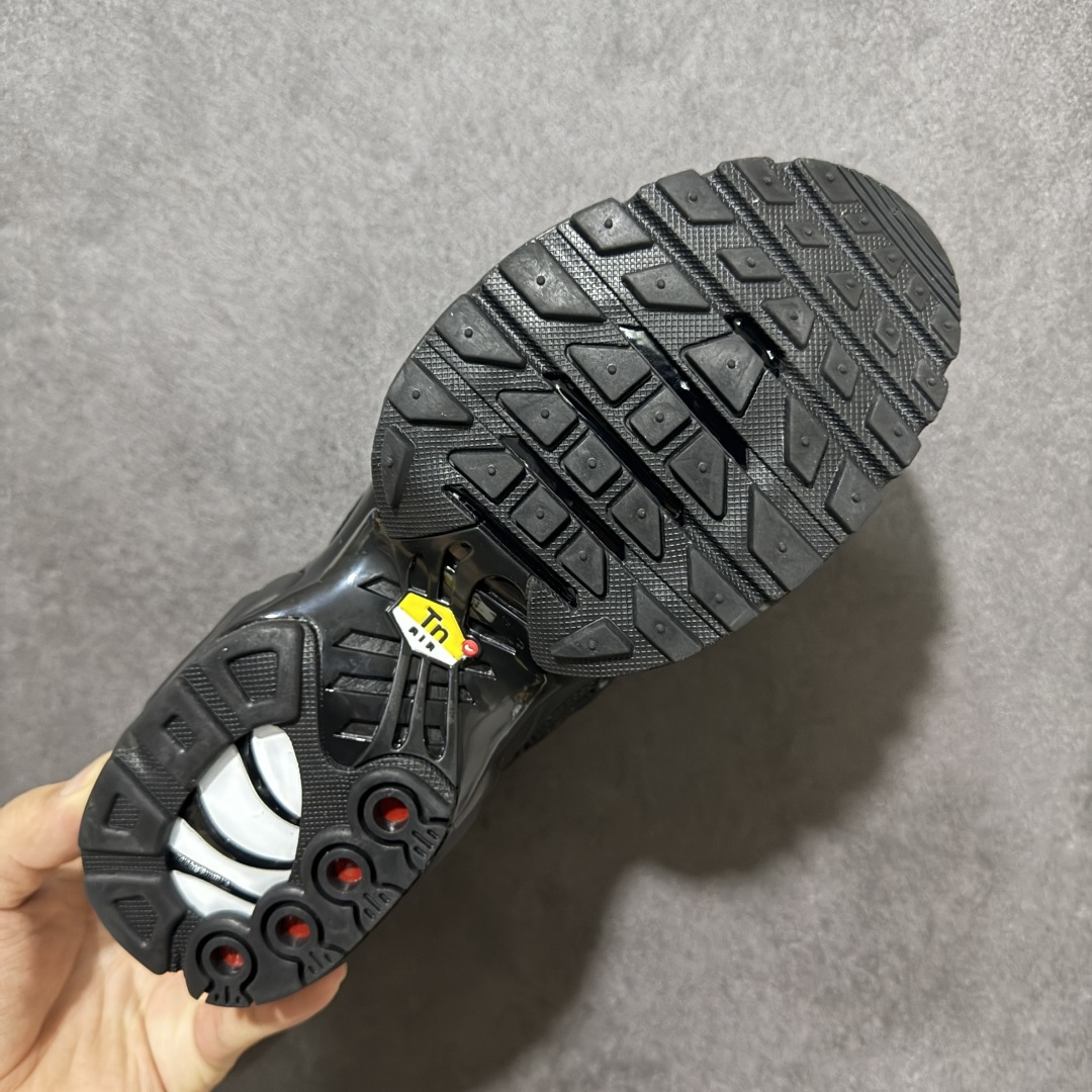 图片[9]-【公司级】NK Air Max Plus TN 复古气垫跑鞋 大厂出品 多道QC标准品控质检 整体配色采用撞色妆点 鞋面网眼布和皮革材质打造 中底搭载 Air Max 科技 保证了日常穿着的缓震性！鞋垫处和鞋后跟印有 TN 字样 彰显鞋款身份 货号：DM2362-002 尺码：36-45-选品中心