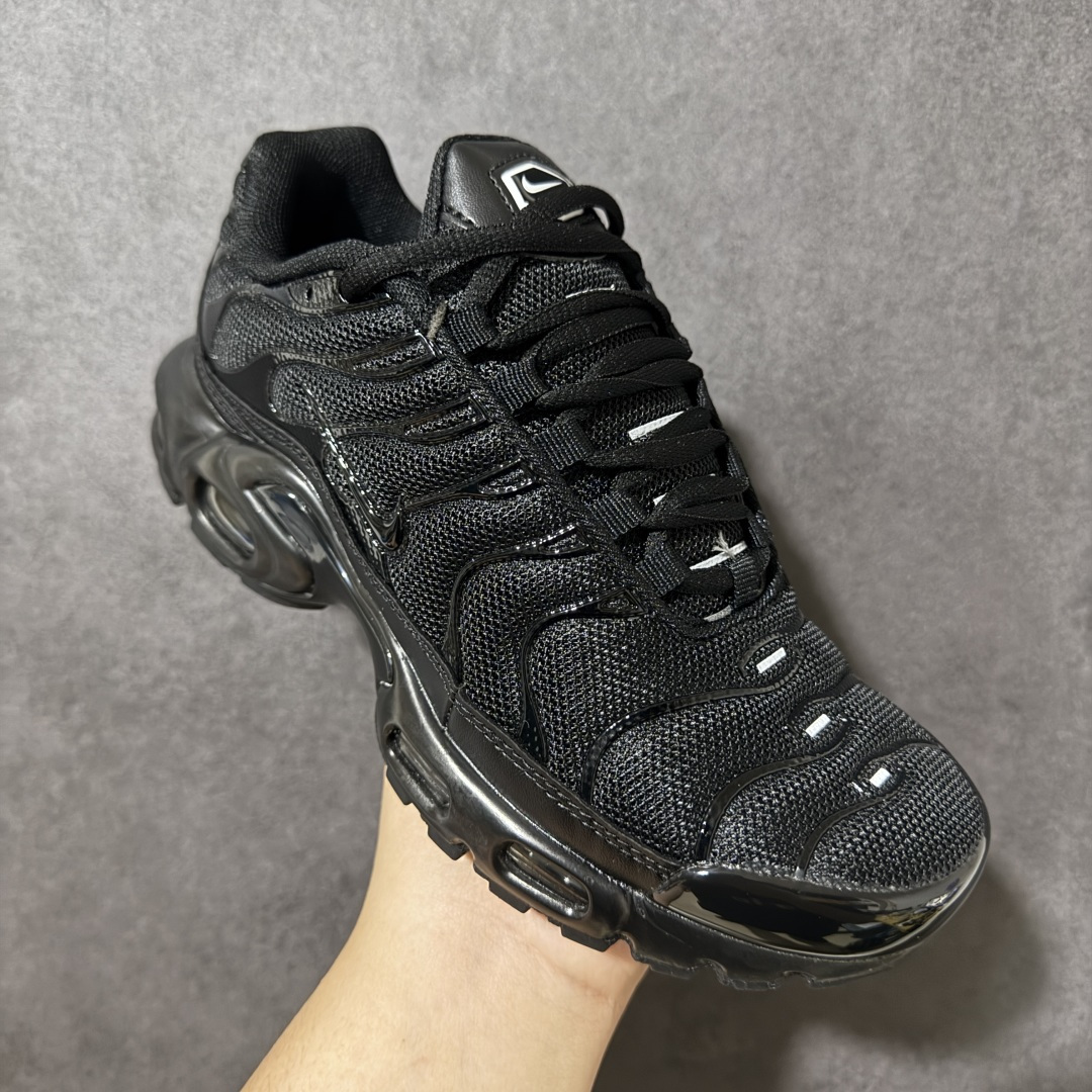 图片[3]-【公司级】NK Air Max Plus TN 复古气垫跑鞋 大厂出品 多道QC标准品控质检 整体配色采用撞色妆点 鞋面网眼布和皮革材质打造 中底搭载 Air Max 科技 保证了日常穿着的缓震性！鞋垫处和鞋后跟印有 TN 字样 彰显鞋款身份 货号：DM2362-002 尺码：36-45-选品中心