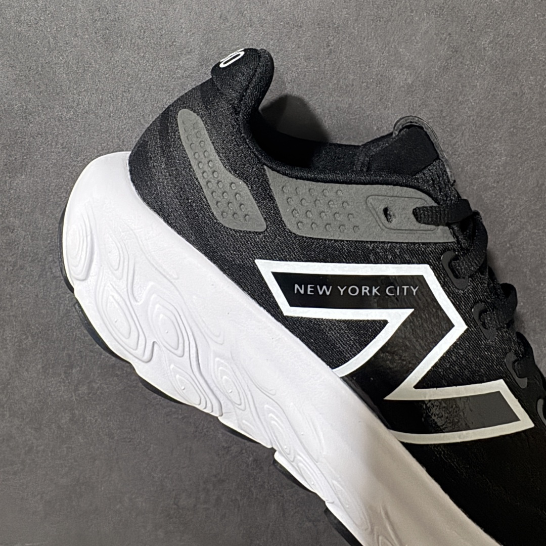 图片[7]-【公司级】NEW BALANCE 1080V13 缓震运动鞋NB透气运动休闲跑鞋 DETAIL INFO可靠的舒适性和高性能相结合，为日常穿着和比赛日提供了多功能性全新infinion Foam中底科技，实现缓震性能与能量回馈双重突破鞋面采用模压透气网设计，更加贴合脚部摇杆轮廓设计，实现更自然 更顺畅的脚跟到脚尖过渡感觉 货号： M108013V 尺码： 40-45-选品中心