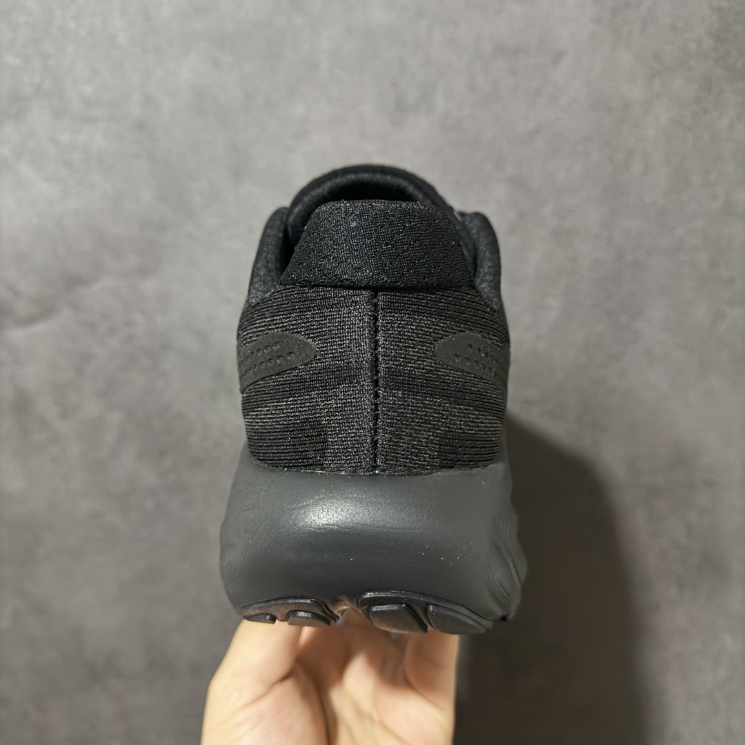 图片[4]-【公司级】NEW BALANCE 1080V13 缓震运动鞋NB透气运动休闲跑鞋 DETAIL INFO可靠的舒适性和高性能相结合，为日常穿着和比赛日提供了多功能性全新infinion Foam中底科技，实现缓震性能与能量回馈双重突破鞋面采用模压透气网设计，更加贴合脚部摇杆轮廓设计，实现更自然 更顺畅的脚跟到脚尖过渡感觉 货号： M1080T13 尺码： 40-45-选品中心