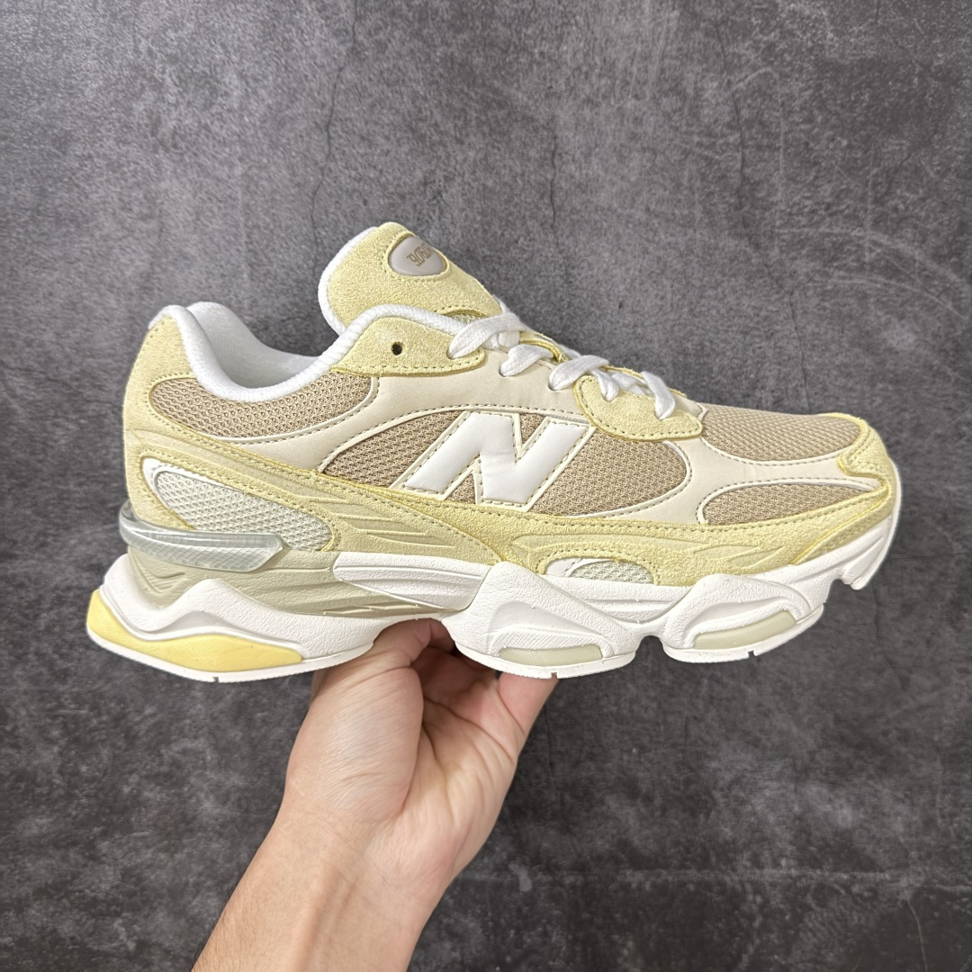 【纯原版】 New Balance NB9060 联名款 复古休闲运动慢跑鞋 U906041H 全套原楦原纸板原厂数据开发 进口三明治网面 原装进口翻毛皮料正确绒感卡色 正确中底拉帮中底网布细节 原厂标裁 带紫光防伪 定制后跟透明水晶模块 冲裁组合 大底贴合程度胶水上色把控完美 整洁度挑战全网艺术家 多道序QC把关品质完善 匠心打造 耗时两个月开发完成 工艺极其复杂难度可想而知 新开独立私模大底 全网唯一正确六层组合大底 高端零售专供产物 尺码:36-46.5-选品中心