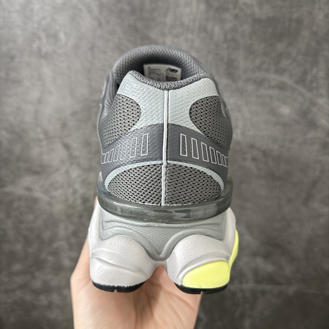 图片[4]-【纯原版】 New Balance NB9060 联名款 复古休闲运动慢跑鞋 U906041H 全套原楦原纸板原厂数据开发 进口三明治网面 原装进口翻毛皮料正确绒感卡色 正确中底拉帮中底网布细节 原厂标裁 带紫光防伪 定制后跟透明水晶模块 冲裁组合 大底贴合程度胶水上色把控完美 整洁度挑战全网艺术家 多道序QC把关品质完善 匠心打造 耗时两个月开发完成 工艺极其复杂难度可想而知 新开独立私模大底 全网唯一正确六层组合大底 高端零售专供产物 尺码：36-46.5-选品中心
