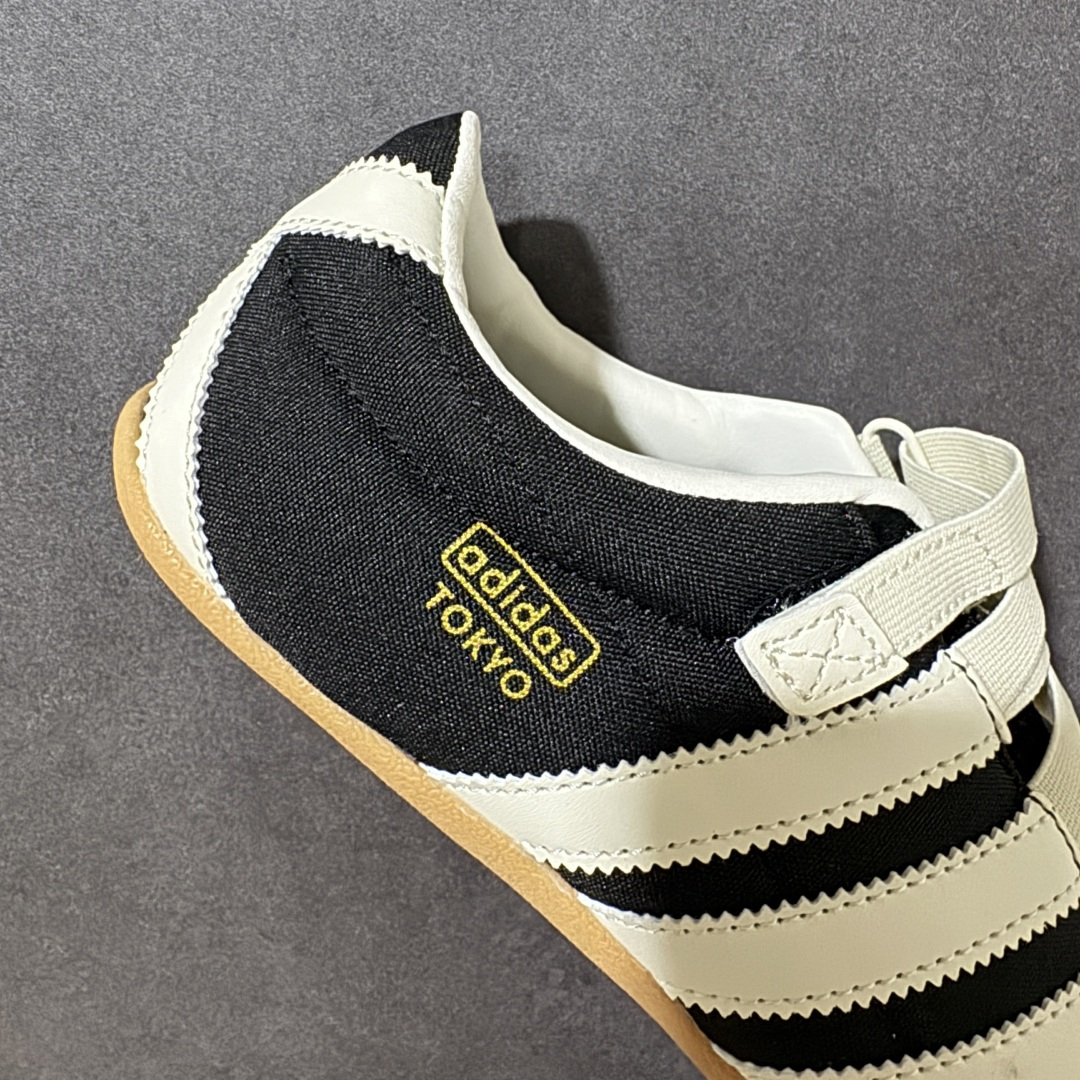图片[7]-【公司级】adidas originals Tokyo MJ 舒适贴合 低帮 生活休闲鞋 女款 复古T-Toe鞋头+翻毛拼接：米白鞋身搭配撞色红边，绒面鞋头与后跟细节强化质感，自带低饱和复古滤镜。 魔术贴绑带设计：替代传统鞋带，穿脱一步到位，软质织带贴合脚面，告别束缚感。 标志性锯齿三条纹：贯穿鞋身的红色条纹，搭配鞋侧烫金「adidas TOKYO」标识，还原60年代运动基因。 生胶外底加持：薄底橡胶大底自带防滑纹理，脚感轻盈贴地，走路自带复古慢跑鞋的松弛感。 货号：JR4790 尺码：36 36.5 37 38 38.5 39 40 40.5 41-选品中心