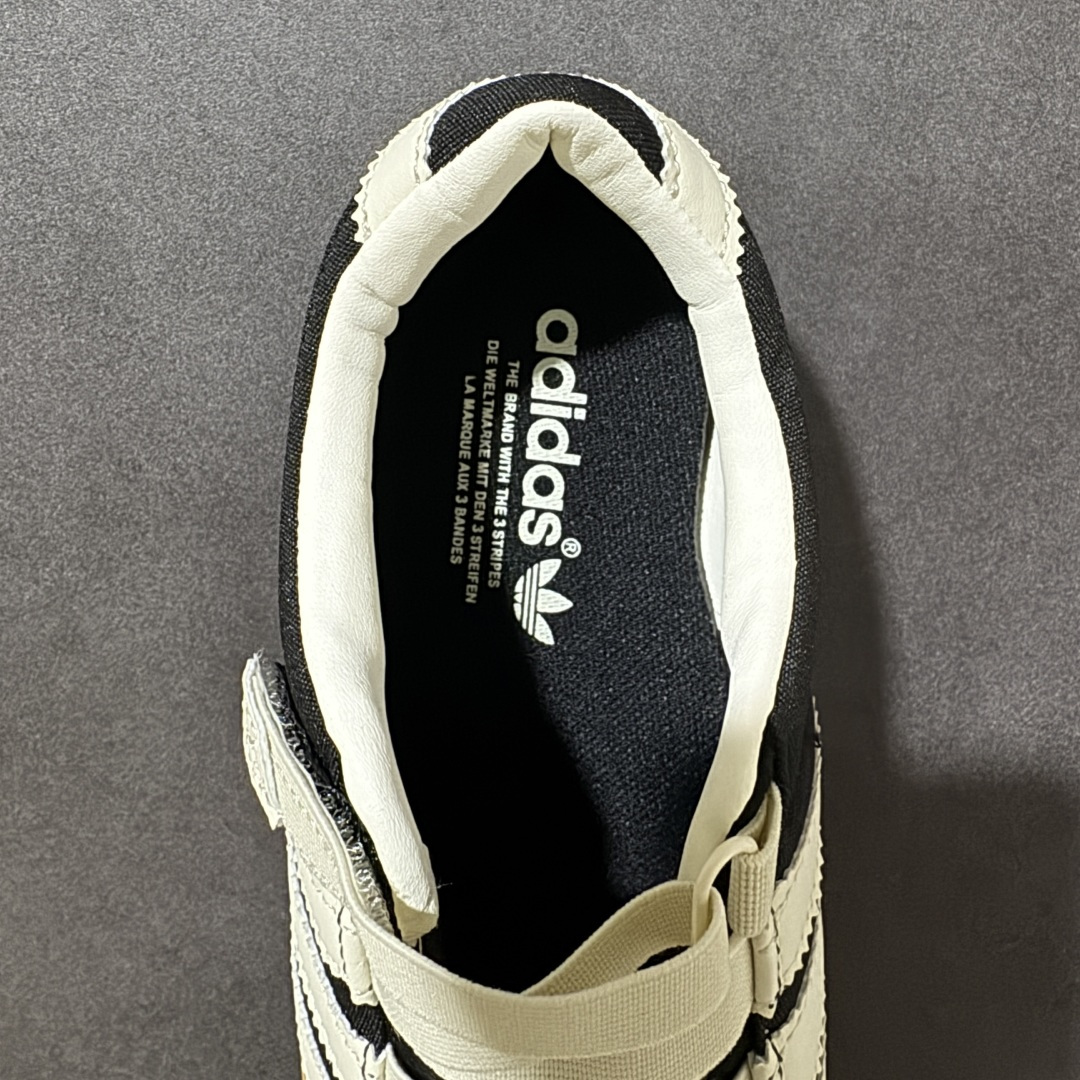 图片[6]-【公司级】adidas originals Tokyo MJ 舒适贴合 低帮 生活休闲鞋 女款 复古T-Toe鞋头+翻毛拼接：米白鞋身搭配撞色红边，绒面鞋头与后跟细节强化质感，自带低饱和复古滤镜。 魔术贴绑带设计：替代传统鞋带，穿脱一步到位，软质织带贴合脚面，告别束缚感。 标志性锯齿三条纹：贯穿鞋身的红色条纹，搭配鞋侧烫金「adidas TOKYO」标识，还原60年代运动基因。 生胶外底加持：薄底橡胶大底自带防滑纹理，脚感轻盈贴地，走路自带复古慢跑鞋的松弛感。 货号：JR4790 尺码：36 36.5 37 38 38.5 39 40 40.5 41-选品中心