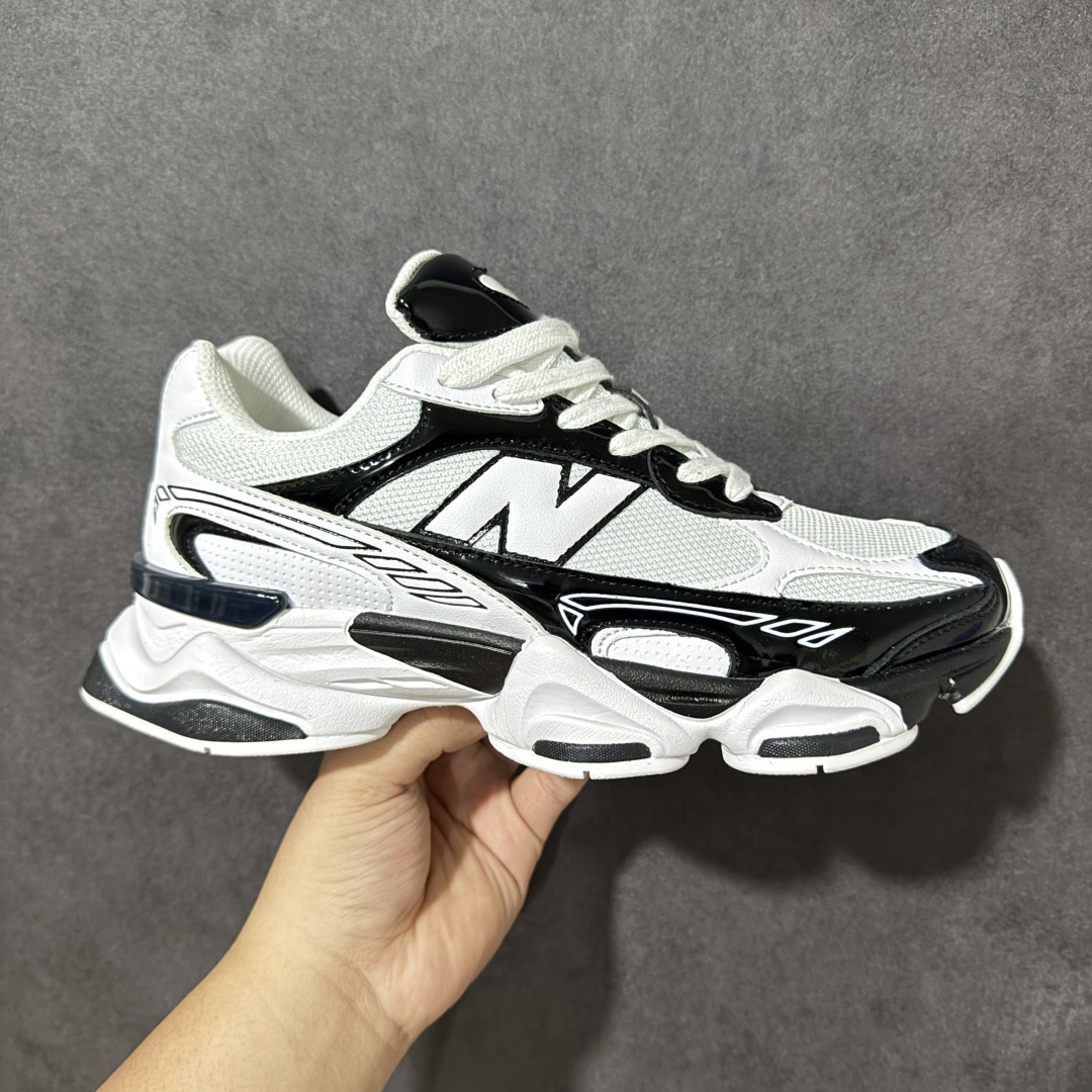 【公司级】New Balance 9060系列 新百伦 复古休闲运动慢跑鞋 鞋面大身由空间双格及磨砂鞋面拼接而生 采用大面积网眼以及麂皮材质覆盖鞋身 还原经典气质 搭载ABZORB避震科技 由泡沫聚酯制成 上脚可以有效减少由鞋底反弹对身体及双腿的冲击力 货号: U906067M 尺码:36-45带半码-选品中心