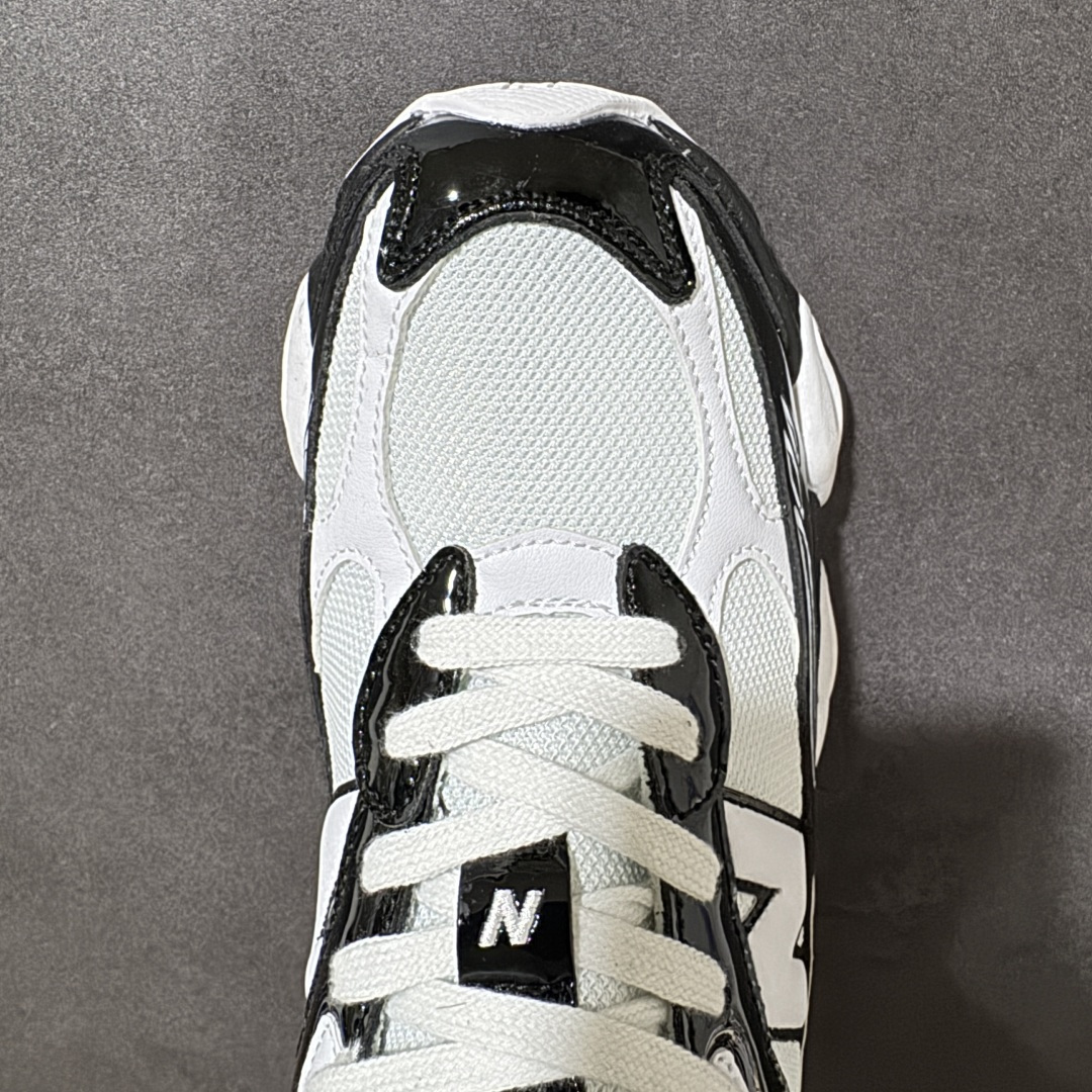 图片[5]-【公司级】New Balance 9060系列 新百伦 复古休闲运动慢跑鞋 鞋面大身由空间双格及磨砂鞋面拼接而生 采用大面积网眼以及麂皮材质覆盖鞋身 还原经典气质 搭载ABZORB避震科技 由泡沫聚酯制成 上脚可以有效减少由鞋底反弹对身体及双腿的冲击力 货号： U906067M 尺码：36-45带半码-选品中心