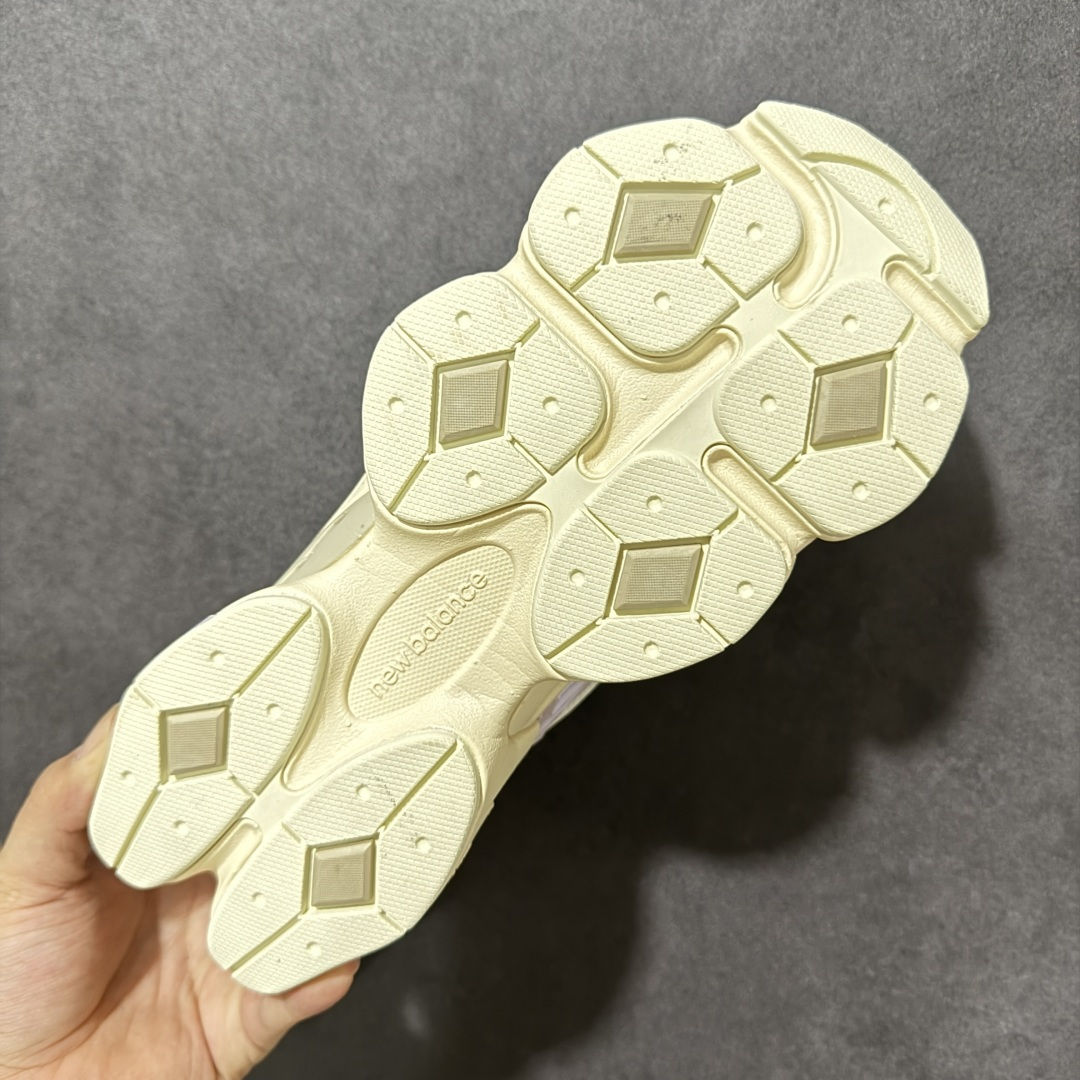 图片[9]-【公司级】New Balance 9060系列 新百伦 复古休闲运动慢跑鞋 鞋面大身由空间双格及磨砂鞋面拼接而生 采用大面积网眼以及麂皮材质覆盖鞋身 还原经典气质 搭载ABZORB避震科技 由泡沫聚酯制成 上脚可以有效减少由鞋底反弹对身体及双腿的冲击力 货号： U90607O1 尺码：36-45带半码-选品中心