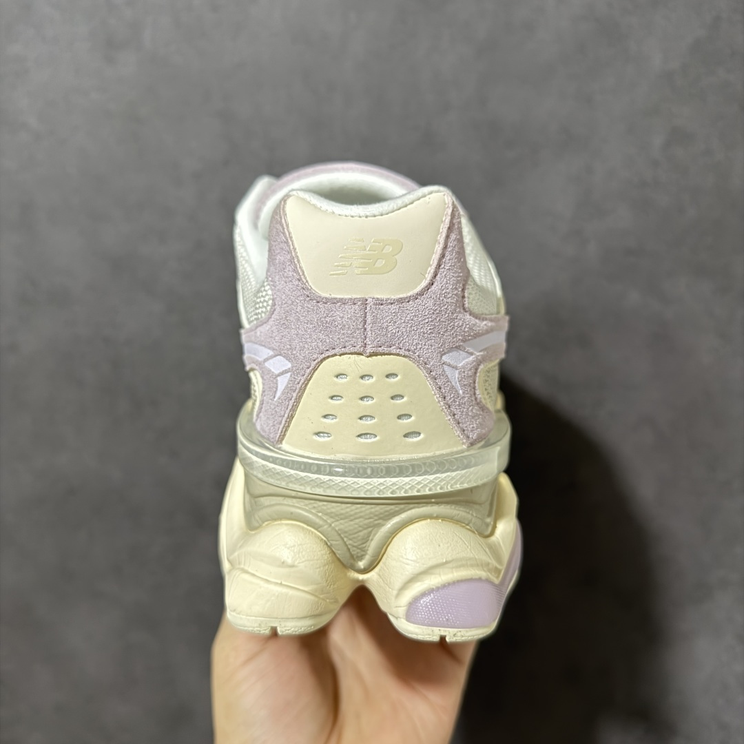 图片[4]-【公司级】New Balance 9060系列 新百伦 复古休闲运动慢跑鞋 鞋面大身由空间双格及磨砂鞋面拼接而生 采用大面积网眼以及麂皮材质覆盖鞋身 还原经典气质 搭载ABZORB避震科技 由泡沫聚酯制成 上脚可以有效减少由鞋底反弹对身体及双腿的冲击力 货号： U90607O1 尺码：36-45带半码-选品中心