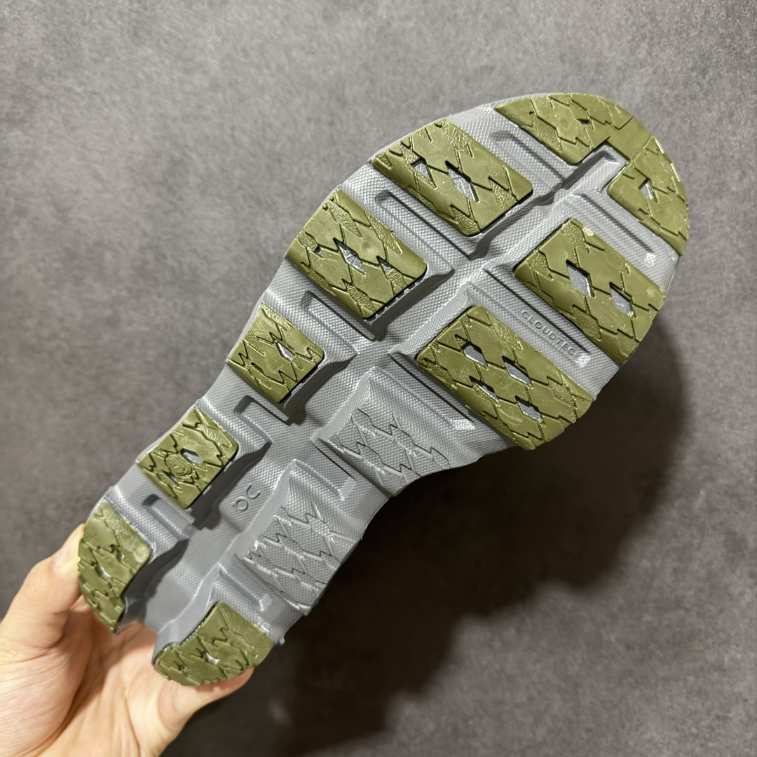 图片[9]-【公司级】Cloudmonster 小怪兽3 昂跑舒适防滑耐磨 休闲运动跑鞋 该款 Cloudmonster 的与众不同的全新“趣怪”风格，显而易见！延续怪兽级性能依旧搭载了大体积的 Cloud Tec 鞋底科技的性能更明显的摇椅圆弧轮廓让步代轻松发挥迈进地淋漓尽致，带来更强的回弹感！更好地推进你向前的每一步，尽享舒适度，由再生材质打造的柔软鞋垫和鞋面确保出色的透气性，将舒适度提升至新高，为你跑完轻松的5公里或费力的20公里提供理想助力，怪兽般的外形和妙趣的畅跑背后是强大的性能表现！ 货号：3MG10050656 尺码：36-45带半码-选品中心