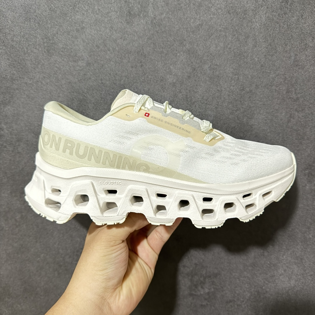 【公司级】Cloudmonster 小怪兽3 昂跑舒适防滑耐磨 休闲运动跑鞋 该款 Cloudmonster 的与众不同的全新“趣怪”风格，显而易见！延续怪兽级性能依旧搭载了大体积的 Cloud Tec 鞋底科技的性能更明显的摇椅圆弧轮廓让步代轻松发挥迈进地淋漓尽致，带来更强的回弹感！更好地推进你向前的每一步，尽享舒适度，由再生材质打造的柔软鞋垫和鞋面确保出色的透气性，将舒适度提升至新高，为你跑完轻松的5公里或费力的20公里提供理想助力，怪兽般的外形和妙趣的畅跑背后是强大的性能表现！ 货号：3MG10905508 尺码：36-45带半码-选品中心