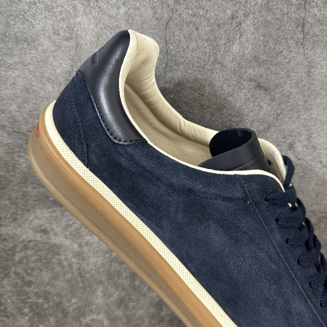图片[7]-【佛山超A版】Loro Piana LP Tennis Walk Low 生活系列低帮复古百搭德训风休闲运动板鞋 意大利顶级奢侈品牌·诺悠翩雅 这款新款绒面革网球鞋采用超低帮设计 适合全年穿着 并具有防水性能 包边鞋底营造轻松迷人的色彩组合 将功能性与低调个性风格和谐融合 打造都市着装的理想鞋履选择 鞋跟处饰以Kummel色嵌片 柔软小牛皮鞋舌 压印LP徽标 棉质鞋带材质 鞋面：牛剖层绒面革 鞋底：橡胶 衬里：牛皮革 尺码：35 36 37 38 39 40 41 42 43 44 45-选品中心