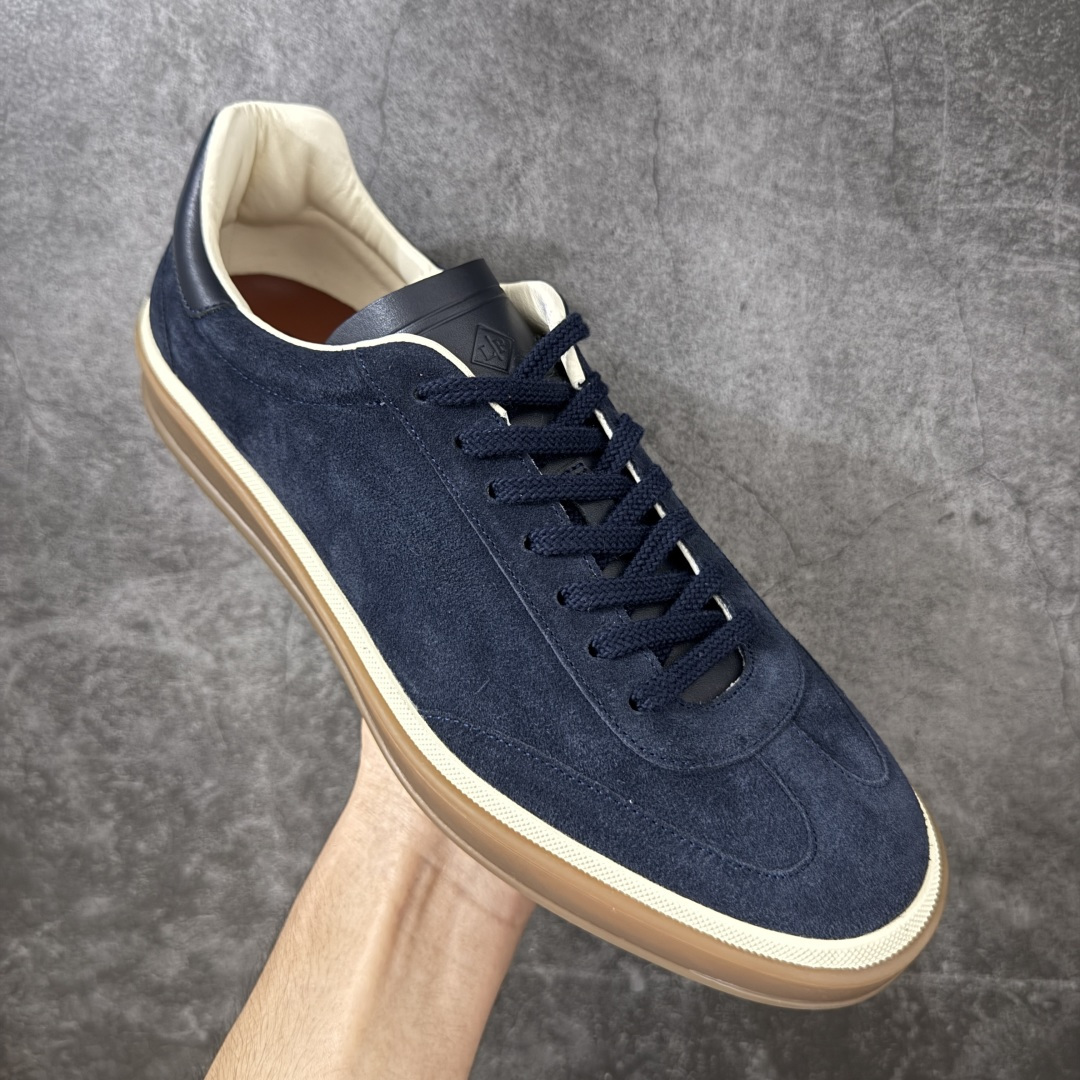 图片[3]-【佛山超A版】Loro Piana LP Tennis Walk Low 生活系列低帮复古百搭德训风休闲运动板鞋 意大利顶级奢侈品牌·诺悠翩雅 这款新款绒面革网球鞋采用超低帮设计 适合全年穿着 并具有防水性能 包边鞋底营造轻松迷人的色彩组合 将功能性与低调个性风格和谐融合 打造都市着装的理想鞋履选择 鞋跟处饰以Kummel色嵌片 柔软小牛皮鞋舌 压印LP徽标 棉质鞋带材质 鞋面：牛剖层绒面革 鞋底：橡胶 衬里：牛皮革 尺码：35 36 37 38 39 40 41 42 43 44 45-选品中心
