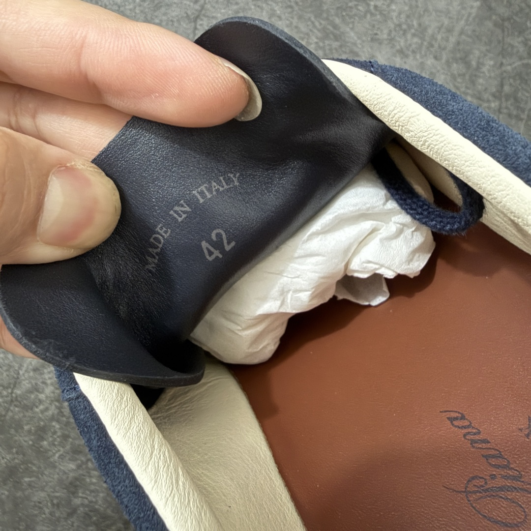 图片[6]-【佛山超A版】Loro Piana LP Tennis Walk Low 生活系列低帮复古百搭德训风休闲运动板鞋 意大利顶级奢侈品牌·诺悠翩雅 这款新款绒面革网球鞋采用超低帮设计 适合全年穿着 并具有防水性能 包边鞋底营造轻松迷人的色彩组合 将功能性与低调个性风格和谐融合 打造都市着装的理想鞋履选择 鞋跟处饰以Kummel色嵌片 柔软小牛皮鞋舌 压印LP徽标 棉质鞋带材质 鞋面：牛剖层绒面革 鞋底：橡胶 衬里：牛皮革 尺码：35 36 37 38 39 40 41 42 43 44 45-选品中心