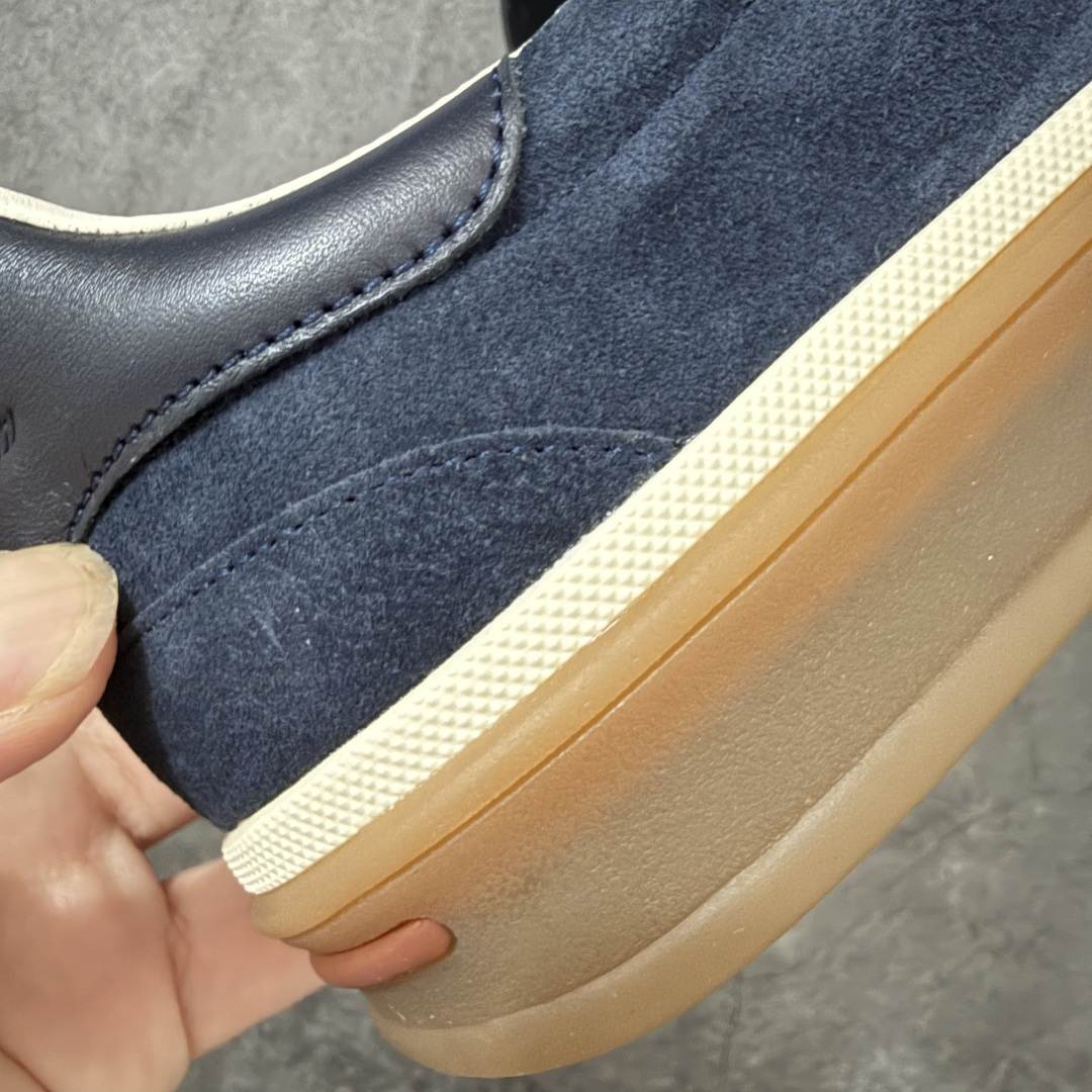 图片[3]-【佛山超A版】Loro Piana LP Tennis Walk Low 生活系列低帮复古百搭德训风休闲运动板鞋 意大利顶级奢侈品牌·诺悠翩雅 这款新款绒面革网球鞋采用超低帮设计 适合全年穿着 并具有防水性能 包边鞋底营造轻松迷人的色彩组合 将功能性与低调个性风格和谐融合 打造都市着装的理想鞋履选择 鞋跟处饰以Kummel色嵌片 柔软小牛皮鞋舌 压印LP徽标 棉质鞋带材质 鞋面：牛剖层绒面革 鞋底：橡胶 衬里：牛皮革 尺码：35 36 37 38 39 40 41 42 43 44 45-选品中心