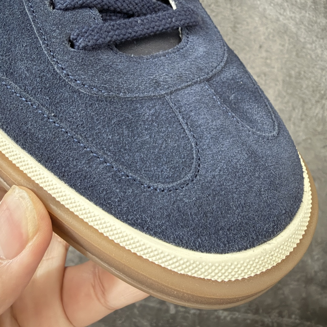 图片[4]-【佛山超A版】Loro Piana LP Tennis Walk Low 生活系列低帮复古百搭德训风休闲运动板鞋 意大利顶级奢侈品牌·诺悠翩雅 这款新款绒面革网球鞋采用超低帮设计 适合全年穿着 并具有防水性能 包边鞋底营造轻松迷人的色彩组合 将功能性与低调个性风格和谐融合 打造都市着装的理想鞋履选择 鞋跟处饰以Kummel色嵌片 柔软小牛皮鞋舌 压印LP徽标 棉质鞋带材质 鞋面：牛剖层绒面革 鞋底：橡胶 衬里：牛皮革 尺码：35 36 37 38 39 40 41 42 43 44 45-选品中心