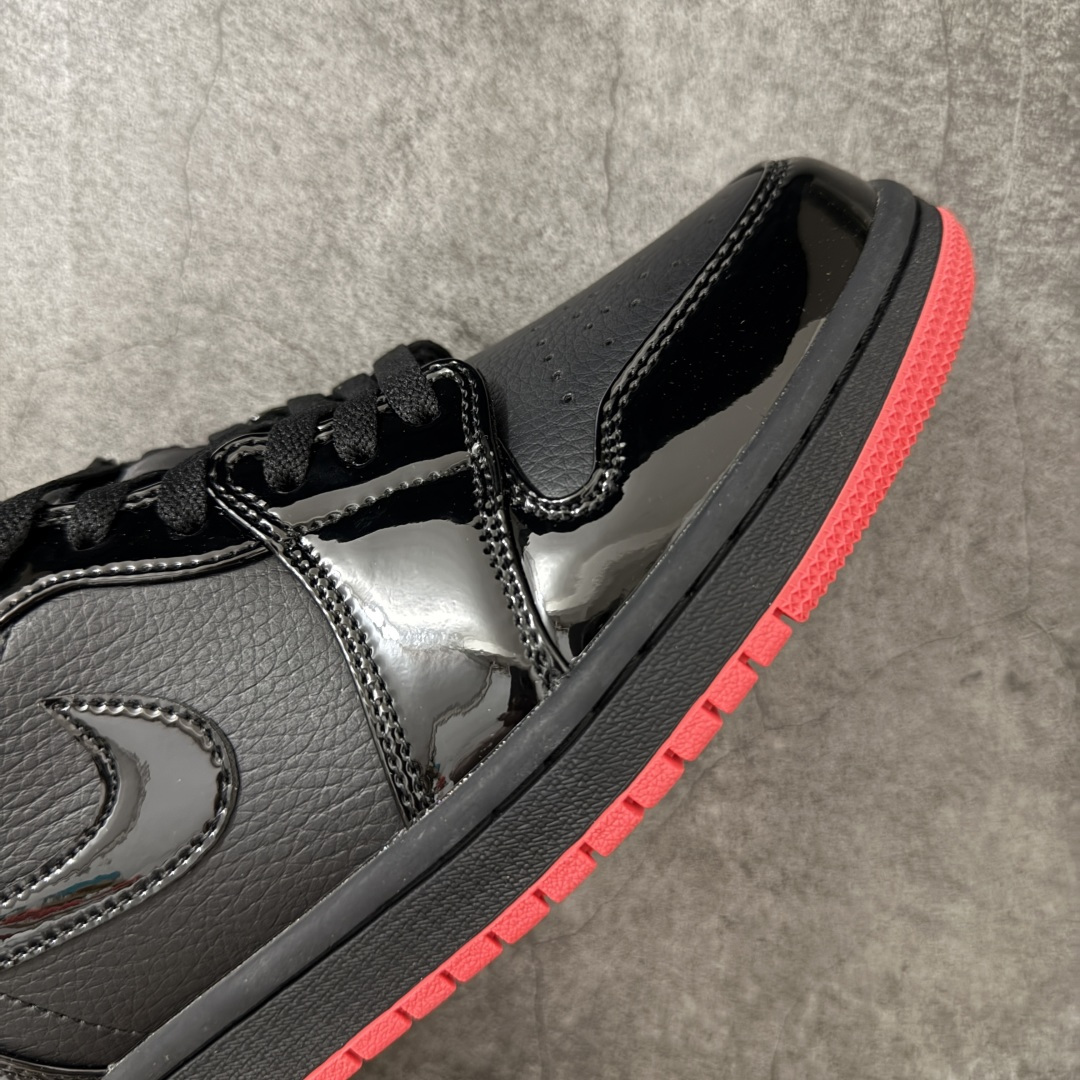 图片[6]-【K版后跟漆皮】Air Jordan 1 Low \”Gina\” 低帮 黑红 AJ1 乔丹1代 低邦 黑红 鞋身整体以黑色皮革打造，搭配黑色漆皮框架覆盖层，使鞋款十分百搭；鞋身两侧Swoosh Logo采用黑色漆皮点缀，黑色鞋舌上Jumpman Logo刺绣以红色呈现，后跟Wings Logo使用红色妆点，最后以b黑色中底搭配红色橡胶外底完善整体设计收尾。 货号：DD1660-001 尺码：36 36.5 37.5 38 38.5 39 40 40.5 41 42 42.5 43 44 44.5 45 46 47-选品中心
