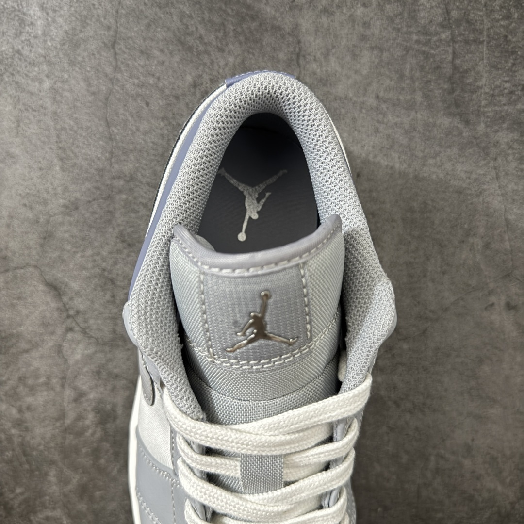 图片[8]-【DT纯原】Air Jordan Low AJ1 乔1雾霾蓝白银色 低帮文化休闲运动板鞋 IX5003-101  市面中低帮最具代表性版本没有之一 口碑大厂出品 品控大底版型不断改良更新 全套原纸板楦头开发 确保原汁原味 完美呈现版型 完美零毛边处理 原厂内置全掌气垫 价格定位良心 平台专用代工流水线出品 一眼公司既视感 拿到手的一瞬间就与众不同 碾压市面所有版本 全部原鞋开发 每一个配色都会采购原鞋确认细节 打破市面看图做货无好货之说 尺码：35.5-46-选品中心