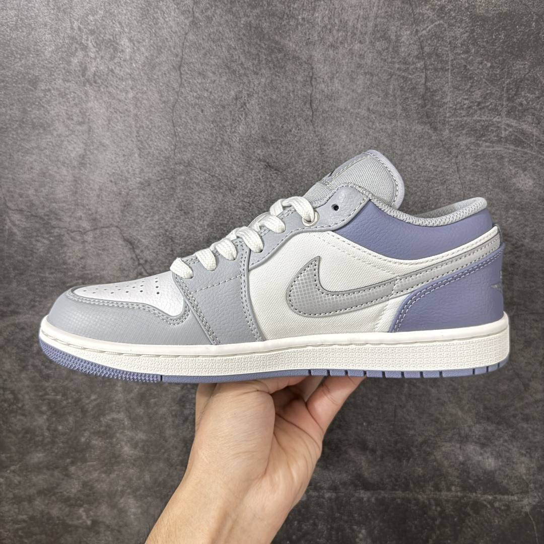 图片[2]-【DT纯原】Air Jordan Low AJ1 乔1雾霾蓝白银色 低帮文化休闲运动板鞋 IX5003-101  市面中低帮最具代表性版本没有之一 口碑大厂出品 品控大底版型不断改良更新 全套原纸板楦头开发 确保原汁原味 完美呈现版型 完美零毛边处理 原厂内置全掌气垫 价格定位良心 平台专用代工流水线出品 一眼公司既视感 拿到手的一瞬间就与众不同 碾压市面所有版本 全部原鞋开发 每一个配色都会采购原鞋确认细节 打破市面看图做货无好货之说 尺码：35.5-46-选品中心