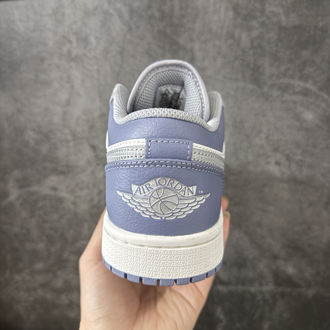 图片[4]-【DT纯原】Air Jordan Low AJ1 乔1雾霾蓝白银色 低帮文化休闲运动板鞋 IX5003-101  市面中低帮最具代表性版本没有之一 口碑大厂出品 品控大底版型不断改良更新 全套原纸板楦头开发 确保原汁原味 完美呈现版型 完美零毛边处理 原厂内置全掌气垫 价格定位良心 平台专用代工流水线出品 一眼公司既视感 拿到手的一瞬间就与众不同 碾压市面所有版本 全部原鞋开发 每一个配色都会采购原鞋确认细节 打破市面看图做货无好货之说 尺码：35.5-46-选品中心