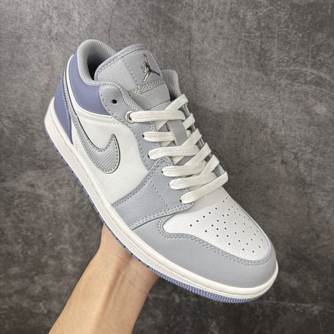 图片[3]-【DT纯原】Air Jordan Low AJ1 乔1雾霾蓝白银色 低帮文化休闲运动板鞋 IX5003-101  市面中低帮最具代表性版本没有之一 口碑大厂出品 品控大底版型不断改良更新 全套原纸板楦头开发 确保原汁原味 完美呈现版型 完美零毛边处理 原厂内置全掌气垫 价格定位良心 平台专用代工流水线出品 一眼公司既视感 拿到手的一瞬间就与众不同 碾压市面所有版本 全部原鞋开发 每一个配色都会采购原鞋确认细节 打破市面看图做货无好货之说 尺码：35.5-46-选品中心