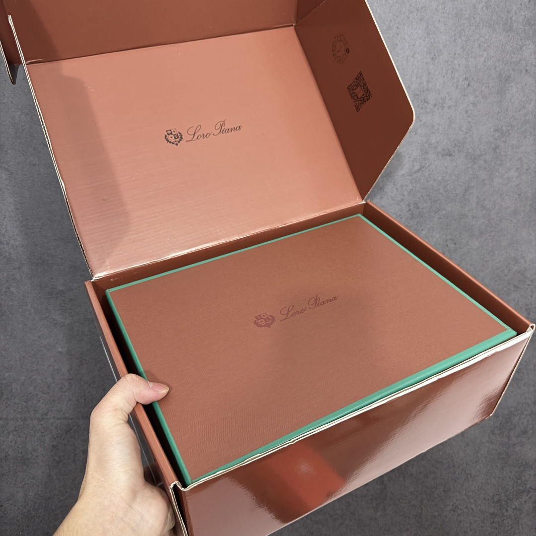 图片[5]-【莞产礼盒版】Loro Piana LP诺悠翩雅 Walk Wish新款运动鞋 2026最新配色，时尚休闲运动德训鞋‼️ 鞋面：高丝光牛反绒➕真丝布 鞋舌：芯片 内里：羊皮➕布 大底：TPU 尺码：35 36 37 38 39 40 41 42 43 44 45-选品中心
