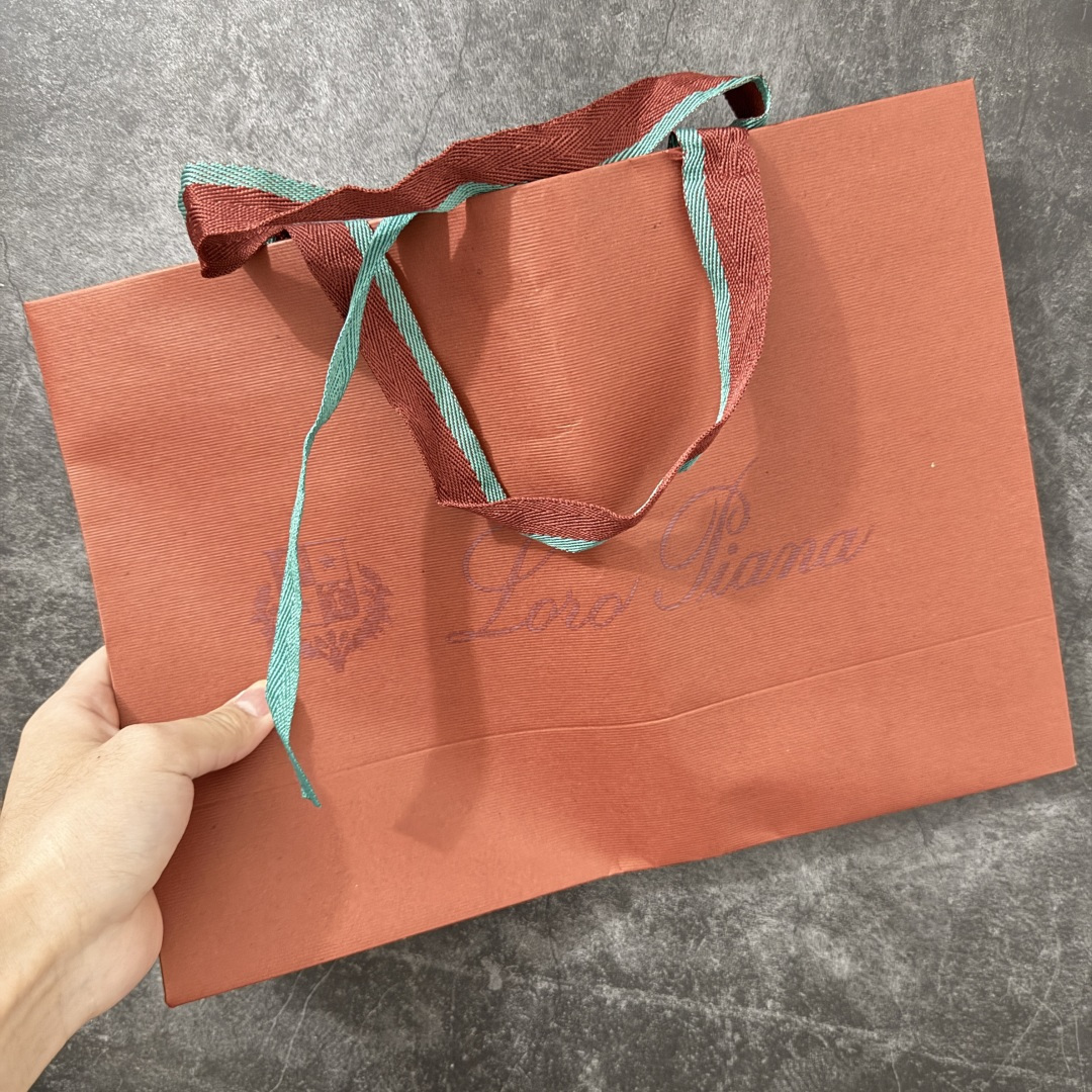 图片[2]-【莞产礼盒版】Loro Piana LP诺悠翩雅 Walk Wish新款运动鞋 2026最新配色，时尚休闲运动德训鞋‼️ 鞋面：高丝光牛反绒➕真丝布 鞋舌：芯片 内里：羊皮➕布 大底：TPU 尺码：35 36 37 38 39 40 41 42 43 44 45-选品中心