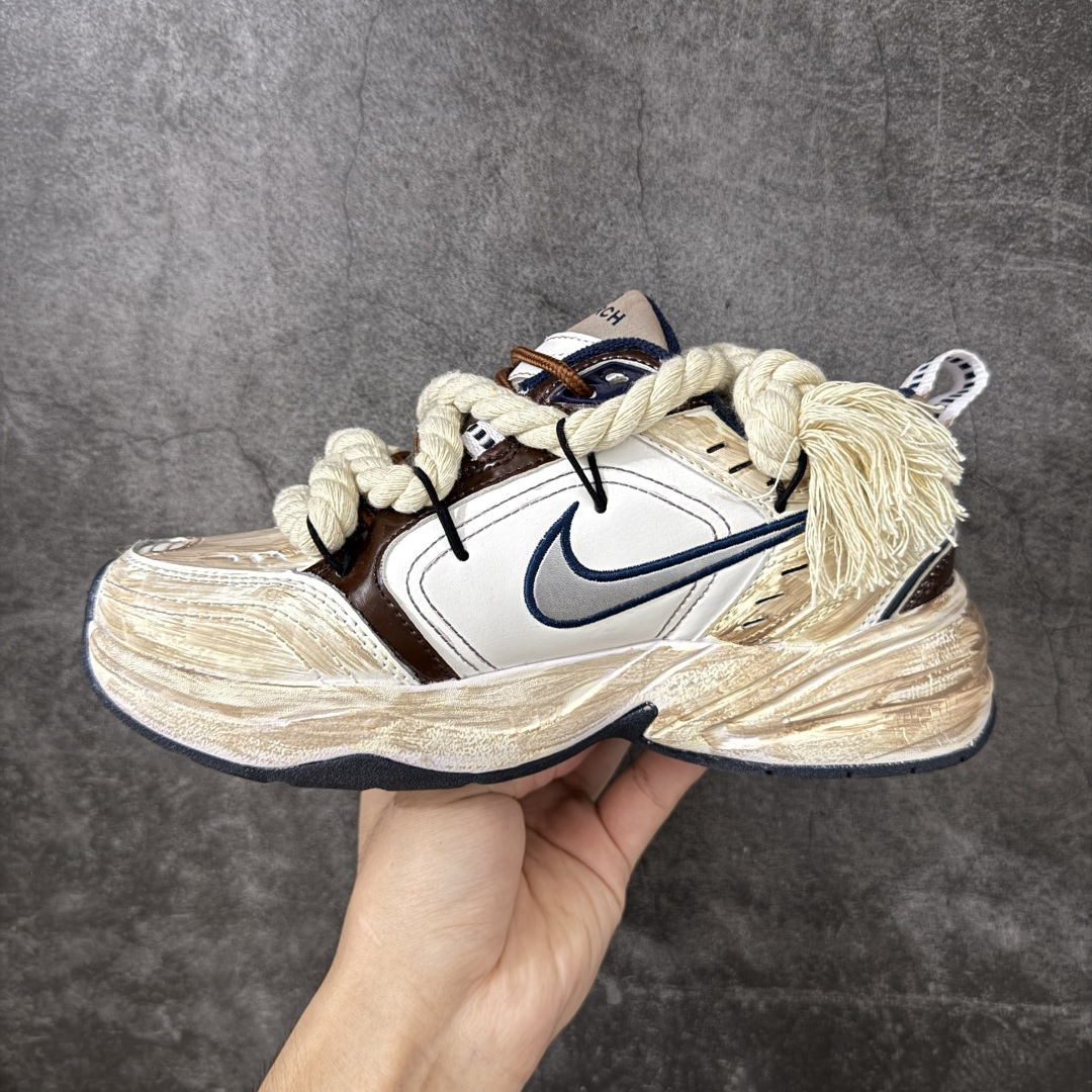 图片[2]-【手绘定制版】耐克 Nike Air Monarch IV男女子训练鞋厚底老爹鞋休闲复古运动鞋。Nike Air Monarch IV 运动鞋为你打造出众的训练装备，耐穿鞋面提供有效支撑。轻盈泡绵结合 Nike Air 缓震配置，塑就舒适非凡的迈步体验。皮革、合成材质与织物组合鞋面，塑就经典外观，经久耐穿，全掌内嵌式 Air 缓震配置，缔造出众缓震体验，舒适非凡，支撑力强，硬质橡胶外底经久耐穿，提供可驾驭多种地面的出众抓地力。 货号：415445-102 尺码：36 36.5 37.5 38 38.5 39 40 40.5 41 42 42.5 43 44 45-选品中心