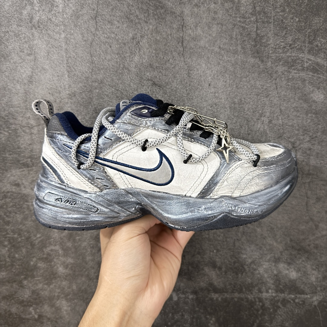 【手绘定制版】耐克 Nike Air Monarch IV男女子训练鞋厚底老爹鞋休闲复古运动鞋。Nike Air Monarch IV 运动鞋为你打造出众的训练装备,耐穿鞋面提供有效支撑。轻盈泡绵结合 Nike Air 缓震配置,塑就舒适非凡的迈步体验。皮革、合成材质与织物组合鞋面,塑就经典外观,经久耐穿,全掌内嵌式 Air 缓震配置,缔造出众缓震体验,舒适非凡,支撑力强,硬质橡胶外底经久耐穿,提供可驾驭多种地面的出众抓地力。 货号:415445-102 尺码:36 36.5 37.5 38 38.5 39 40 40.5 41 42 42.5 43 44 45-选品中心