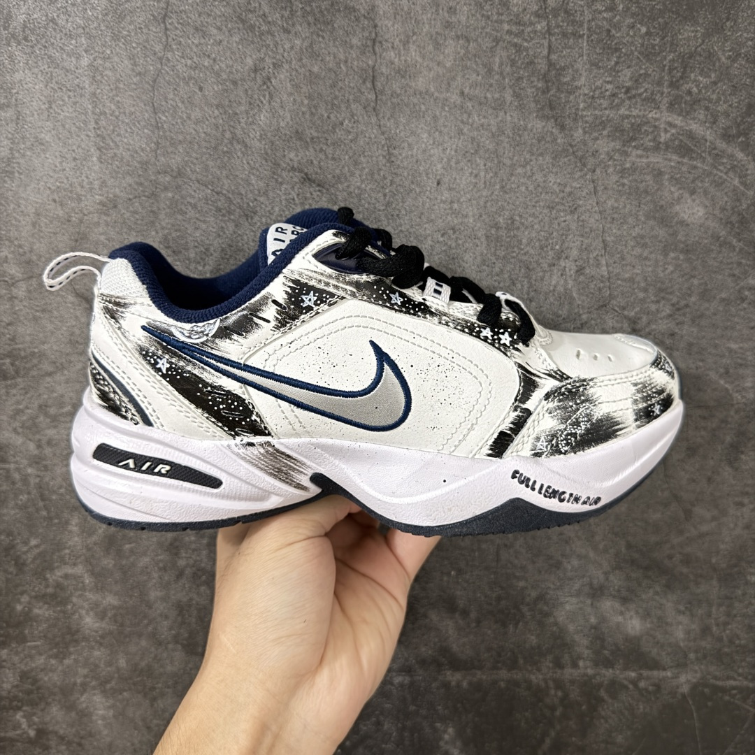 【手绘定制版】耐克 Nike Air Monarch IV男女子训练鞋厚底老爹鞋休闲复古运动鞋。Nike Air Monarch IV 运动鞋为你打造出众的训练装备，耐穿鞋面提供有效支撑。轻盈泡绵结合 Nike Air 缓震配置，塑就舒适非凡的迈步体验。皮革、合成材质与织物组合鞋面，塑就经典外观，经久耐穿，全掌内嵌式 Air 缓震配置，缔造出众缓震体验，舒适非凡，支撑力强，硬质橡胶外底经久耐穿，提供可驾驭多种地面的出众抓地力。 货号：415445-102 尺码：36 36.5 37.5 38 38.5 39 40 40.5 41 42 42.5 43 44 45-选品中心