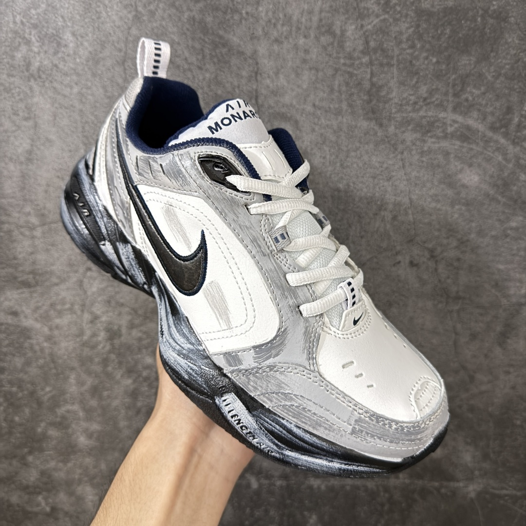 图片[3]-【手绘定制版】耐克 Nike Air Monarch IV男女子训练鞋厚底老爹鞋休闲复古运动鞋。Nike Air Monarch IV 运动鞋为你打造出众的训练装备，耐穿鞋面提供有效支撑。轻盈泡绵结合 Nike Air 缓震配置，塑就舒适非凡的迈步体验。皮革、合成材质与织物组合鞋面，塑就经典外观，经久耐穿，全掌内嵌式 Air 缓震配置，缔造出众缓震体验，舒适非凡，支撑力强，硬质橡胶外底经久耐穿，提供可驾驭多种地面的出众抓地力。 货号：415445-102 尺码：36 36.5 37.5 38 38.5 39 40 40.5 41 42 42.5 43 44 45-选品中心