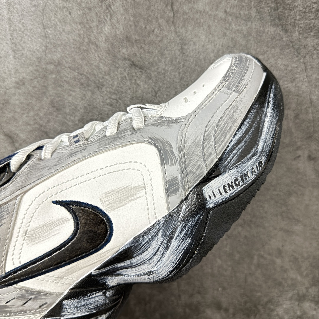 图片[6]-【手绘定制版】耐克 Nike Air Monarch IV男女子训练鞋厚底老爹鞋休闲复古运动鞋。Nike Air Monarch IV 运动鞋为你打造出众的训练装备，耐穿鞋面提供有效支撑。轻盈泡绵结合 Nike Air 缓震配置，塑就舒适非凡的迈步体验。皮革、合成材质与织物组合鞋面，塑就经典外观，经久耐穿，全掌内嵌式 Air 缓震配置，缔造出众缓震体验，舒适非凡，支撑力强，硬质橡胶外底经久耐穿，提供可驾驭多种地面的出众抓地力。 货号：415445-102 尺码：36 36.5 37.5 38 38.5 39 40 40.5 41 42 42.5 43 44 45-选品中心