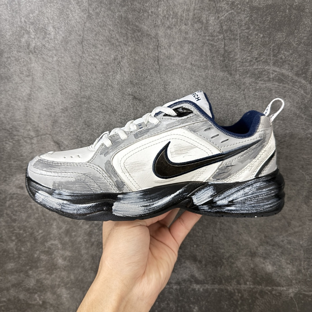 图片[2]-【手绘定制版】耐克 Nike Air Monarch IV男女子训练鞋厚底老爹鞋休闲复古运动鞋。Nike Air Monarch IV 运动鞋为你打造出众的训练装备，耐穿鞋面提供有效支撑。轻盈泡绵结合 Nike Air 缓震配置，塑就舒适非凡的迈步体验。皮革、合成材质与织物组合鞋面，塑就经典外观，经久耐穿，全掌内嵌式 Air 缓震配置，缔造出众缓震体验，舒适非凡，支撑力强，硬质橡胶外底经久耐穿，提供可驾驭多种地面的出众抓地力。 货号：415445-102 尺码：36 36.5 37.5 38 38.5 39 40 40.5 41 42 42.5 43 44 45-选品中心