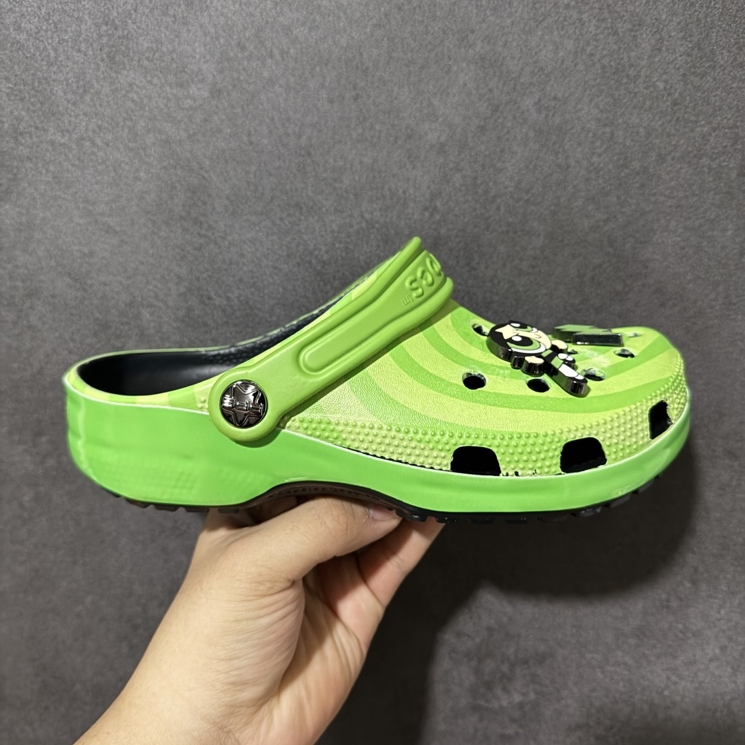 【纯原版】The Powerpuff Girls x Crocs 卡骆驰 飞天小女警联名 沙滩洞洞鞋 凉鞋拖鞋 全新莞产高端品质鞋底可增高2CM 鞋面更加耐用易清洗 该鞋款轻盈舒适 尺码:M4(36-37)M5(37-38)M6(38-39)M7(39-40)-选品中心