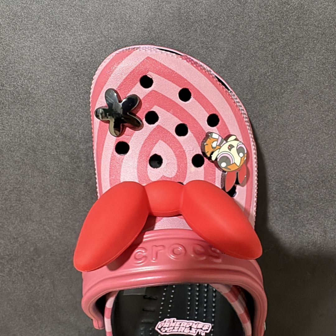 图片[5]-【纯原版】The Powerpuff Girls x Crocs 卡骆驰 飞天小女警联名 沙滩洞洞鞋 凉鞋拖鞋 全新莞产高端品质鞋底可增高2CM 鞋面更加耐用易清洗 该鞋款轻盈舒适 尺码：M4（36-37）M5（37-38）M6（38-39）M7(39-40）-选品中心