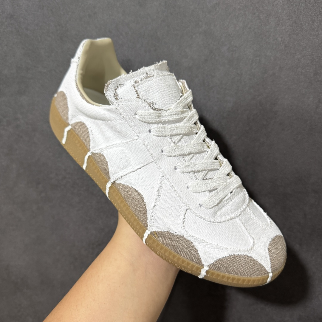 图片[3]-【YH版本】​Maison Margiela MM6梅森马吉拉Replica 休闲低帮德训鞋 性价比跑量 高端工艺盒 原盒配件 采用布面和皮革拼接，橡胶底耐磨防滑，打造欧美时尚。该鞋款的外观设计走在时尚前沿，其独特的风格款式构成了品牌身份重要的一部分。 尺码： 35 36 37 38 39 40 41 42 43 44 45 46-选品中心