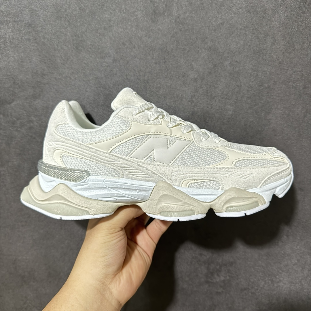 【公司级】New Balance NB 9060 复古单品 鞋款灵感源自设计师本人对夏日的怀日回忆。鞋面大身由空间双格及磨砂鞋面拼接而生,配以柔和、温暖的粉橘色调,夏日氛围拉满采用大面积网眼以及麂皮材质覆盖鞋身,还原经典气质。搭载ABZORB避震科技,由泡沫聚酯制成,上脚可以有效减少由鞋底反弹对身体及双腿的冲击 货号:U90604EL 尺码:36 37 37.5 38 38.5 39.5 40 40.5 41.5 42 42.5 43 44 45-选品中心