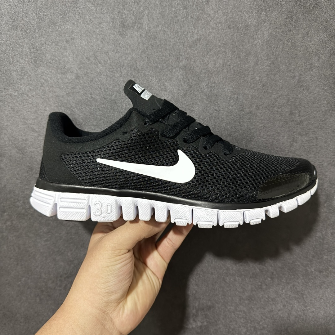 【奥莱订单】NIKE FREE 3.0 赤足跑步鞋 质感新焕升级，专为短打跑造#鞋如面袜般子柔贴软合，结合性弹沙线，赋双予足众出的紧包密覆效果。 货号 354574-068 尺码：36-45-选品中心