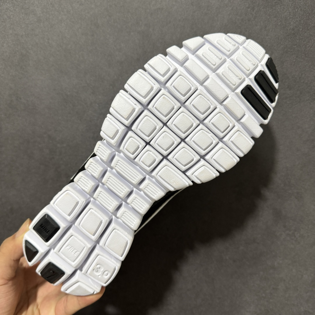 图片[7]-【奥莱订单】NIKE FREE 3.0 赤足跑步鞋 质感新焕升级，专为短打跑造#鞋如面袜般子柔贴软合，结合性弹沙线，赋双予足众出的紧包密覆效果。 货号 354574-068 尺码：36-45-选品中心