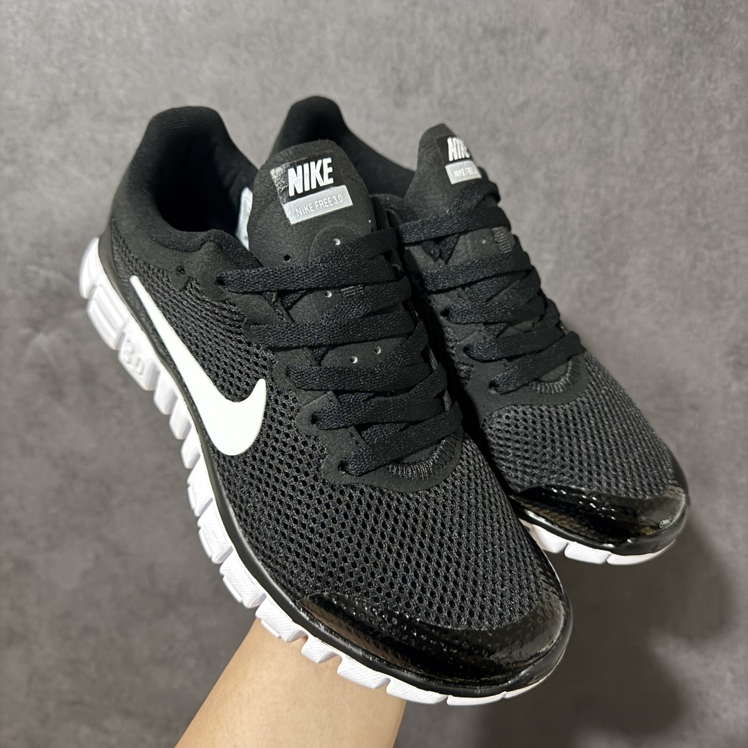 【奥莱订单】NIKE FREE 3.0 赤足跑步鞋 质感新焕升级，专为短打跑造#鞋如面袜般子柔贴软合，结合性弹沙线，赋双予足众出的紧包密覆效果。 货号 354574-068 尺码：36-45-选品中心
