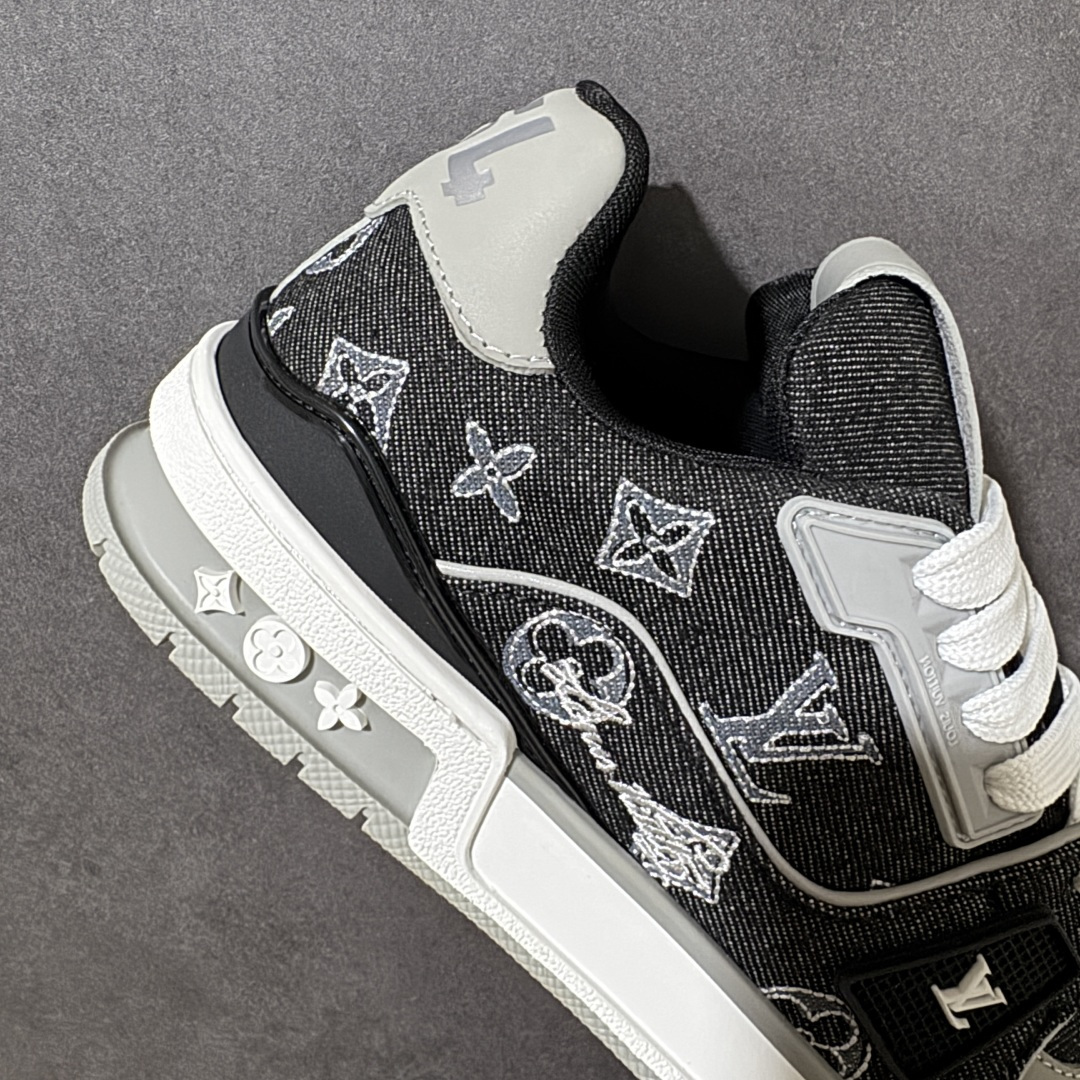 图片[7]-【性价比礼盒版】Louis Vuitton LV Trainer系列高奢运动鞋潮人必备单品 同步ZP官网空胶工艺 挂饰均镶嵌NFC芯片感应装置 正确胶片断点式设计 中底正确还原原版油印字母比例 1：1原楦格板、楦头、刀磨全新升级！ 独家订制顶级压纹麂皮 原版开模TPU大底 质感原版一致 垫脚聚米微料加透气英伦网布 细节完美呈现！ 尺码：35-46-选品中心