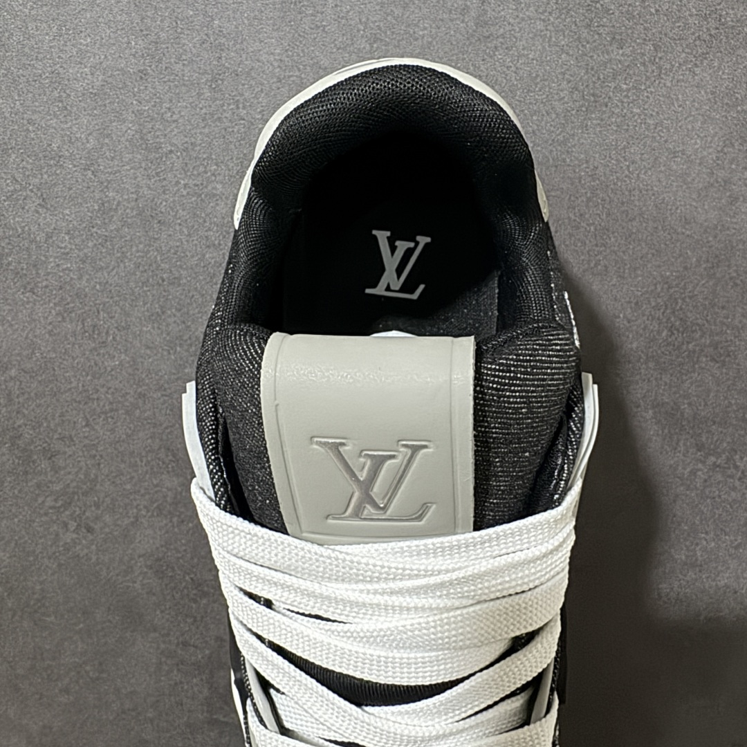 图片[6]-【性价比礼盒版】Louis Vuitton LV Trainer系列高奢运动鞋潮人必备单品 同步ZP官网空胶工艺 挂饰均镶嵌NFC芯片感应装置 正确胶片断点式设计 中底正确还原原版油印字母比例 1：1原楦格板、楦头、刀磨全新升级！ 独家订制顶级压纹麂皮 原版开模TPU大底 质感原版一致 垫脚聚米微料加透气英伦网布 细节完美呈现！ 尺码：35-46-选品中心