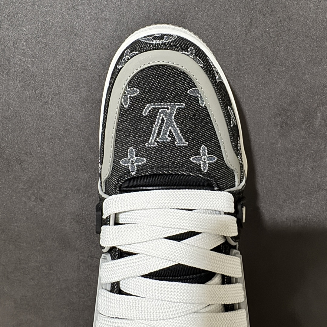 图片[5]-【性价比礼盒版】Louis Vuitton LV Trainer系列高奢运动鞋潮人必备单品 同步ZP官网空胶工艺 挂饰均镶嵌NFC芯片感应装置 正确胶片断点式设计 中底正确还原原版油印字母比例 1：1原楦格板、楦头、刀磨全新升级！ 独家订制顶级压纹麂皮 原版开模TPU大底 质感原版一致 垫脚聚米微料加透气英伦网布 细节完美呈现！ 尺码：35-46-选品中心