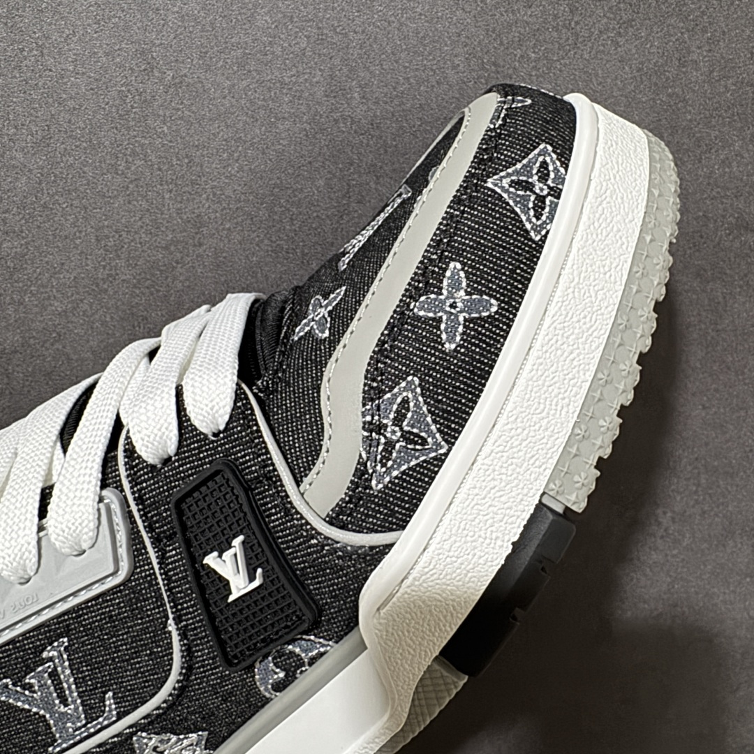 图片[8]-【性价比礼盒版】Louis Vuitton LV Trainer系列高奢运动鞋潮人必备单品 同步ZP官网空胶工艺 挂饰均镶嵌NFC芯片感应装置 正确胶片断点式设计 中底正确还原原版油印字母比例 1：1原楦格板、楦头、刀磨全新升级！ 独家订制顶级压纹麂皮 原版开模TPU大底 质感原版一致 垫脚聚米微料加透气英伦网布 细节完美呈现！ 尺码：35-46-选品中心