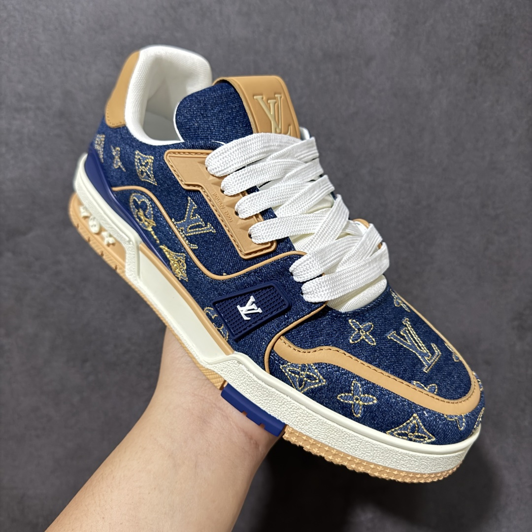 图片[3]-【性价比礼盒版】Louis Vuitton LV Trainer系列高奢运动鞋潮人必备单品 同步ZP官网空胶工艺 挂饰均镶嵌NFC芯片感应装置 正确胶片断点式设计 中底正确还原原版油印字母比例 1：1原楦格板、楦头、刀磨全新升级！ 独家订制顶级压纹麂皮 原版开模TPU大底 质感原版一致 垫脚聚米微料加透气英伦网布 细节完美呈现！ 尺码：35-46-选品中心