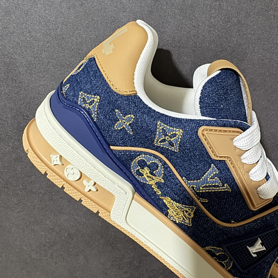 图片[7]-【性价比礼盒版】Louis Vuitton LV Trainer系列高奢运动鞋潮人必备单品 同步ZP官网空胶工艺 挂饰均镶嵌NFC芯片感应装置 正确胶片断点式设计 中底正确还原原版油印字母比例 1：1原楦格板、楦头、刀磨全新升级！ 独家订制顶级压纹麂皮 原版开模TPU大底 质感原版一致 垫脚聚米微料加透气英伦网布 细节完美呈现！ 尺码：35-46-选品中心