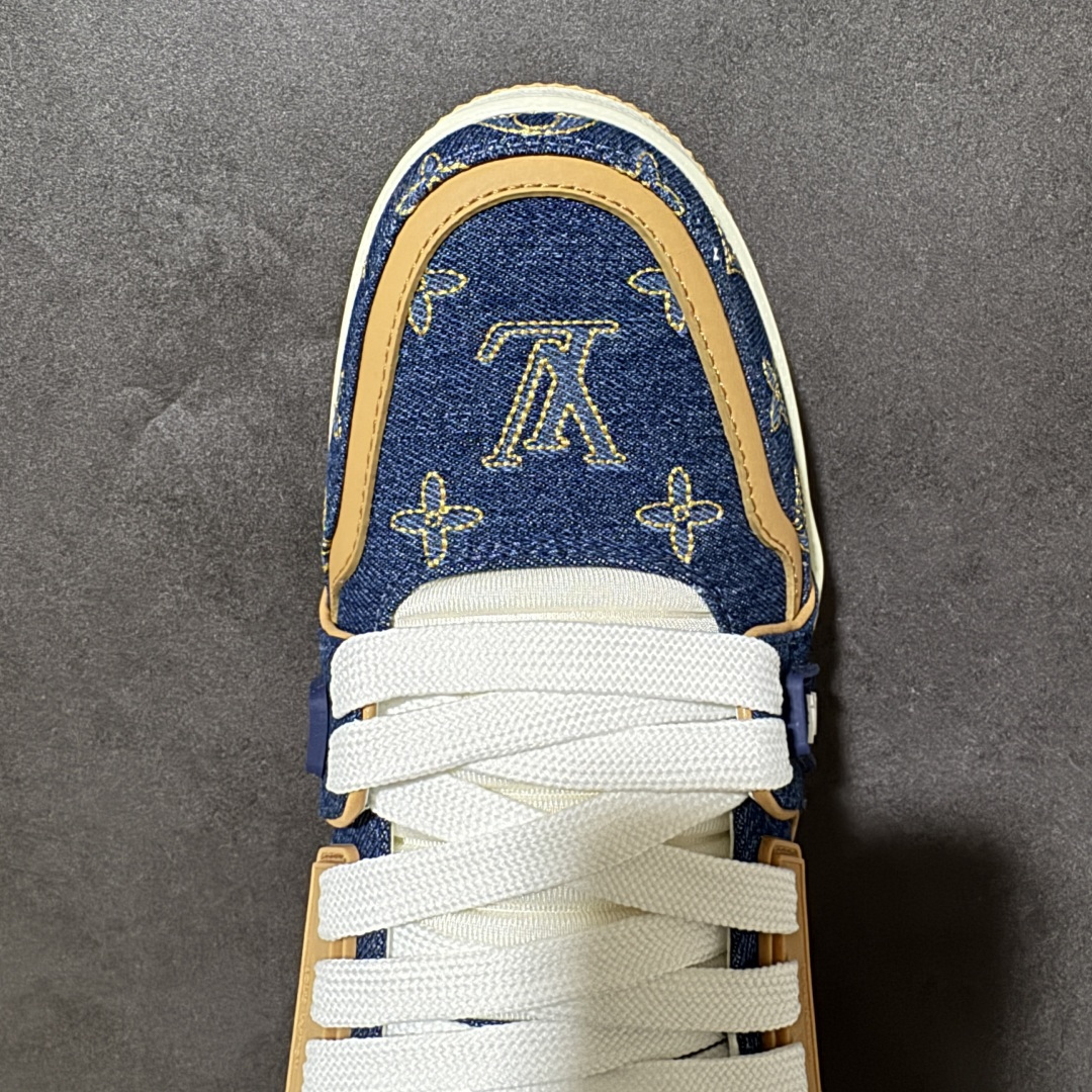图片[5]-【性价比礼盒版】Louis Vuitton LV Trainer系列高奢运动鞋潮人必备单品 同步ZP官网空胶工艺 挂饰均镶嵌NFC芯片感应装置 正确胶片断点式设计 中底正确还原原版油印字母比例 1：1原楦格板、楦头、刀磨全新升级！ 独家订制顶级压纹麂皮 原版开模TPU大底 质感原版一致 垫脚聚米微料加透气英伦网布 细节完美呈现！ 尺码：35-46-选品中心