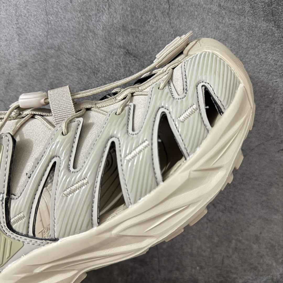 图片[6]-【绿x版】HOKA One One Hopara Sandals 霍帕拉系列水路两用溯溪涉水休闲户外露营凉鞋 作为先锋品牌的 HOKA ONE ONE总是以独特的方式 HOPA RA是一款溯溪鞋 又名排水鞋 可长期用于涉水和溯溪 保护脚底和脚趾的安全和舒适 鞋面材料速干 透气 耐磨 鞋底防滑 耐磨 抓地能力强 出于安全考虑 设计要求较高 涉水溯溪过程中 水 泥沙 可以直接从鞋内大孔排出 细纹鞋底使在岩石上抓地能力强 避免打滑 而上路后 鞋面具有快干透气等优点 尺码：36 36.5 37.5 38 39 40 40.5 41 42 42.5 43 44 45-选品中心